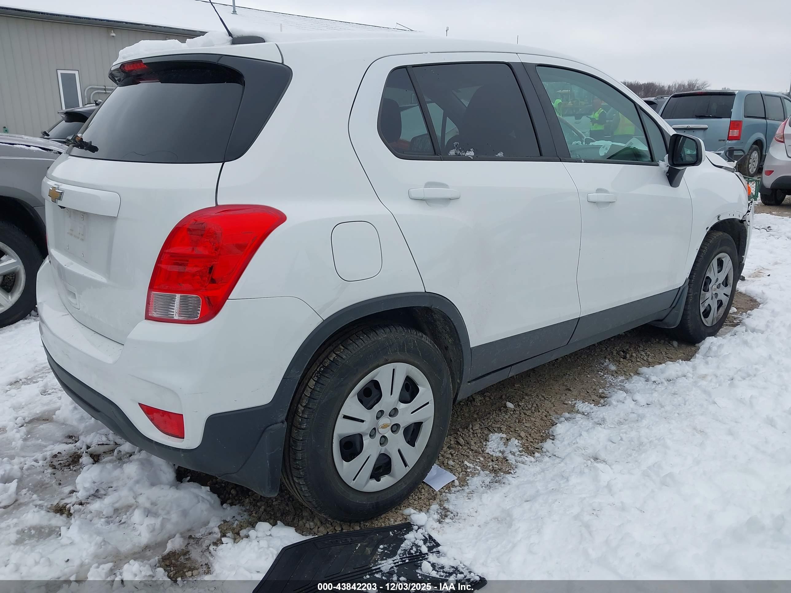 CHEVROLET TRAX image 4
