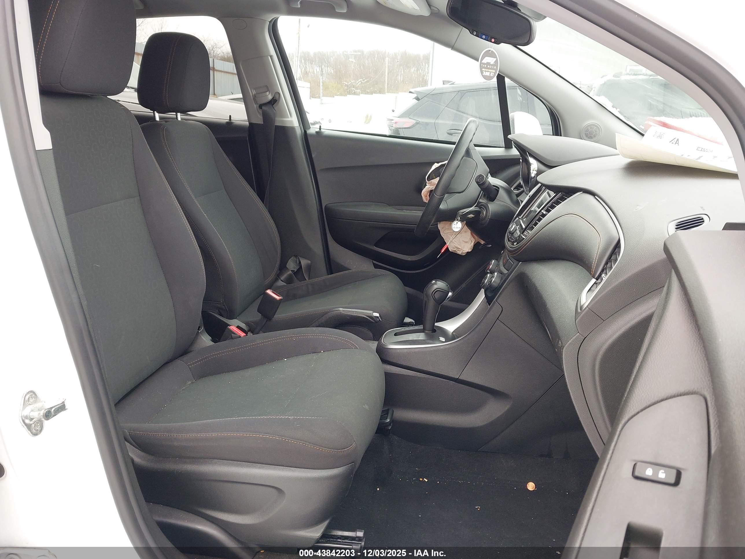 CHEVROLET TRAX image 5
