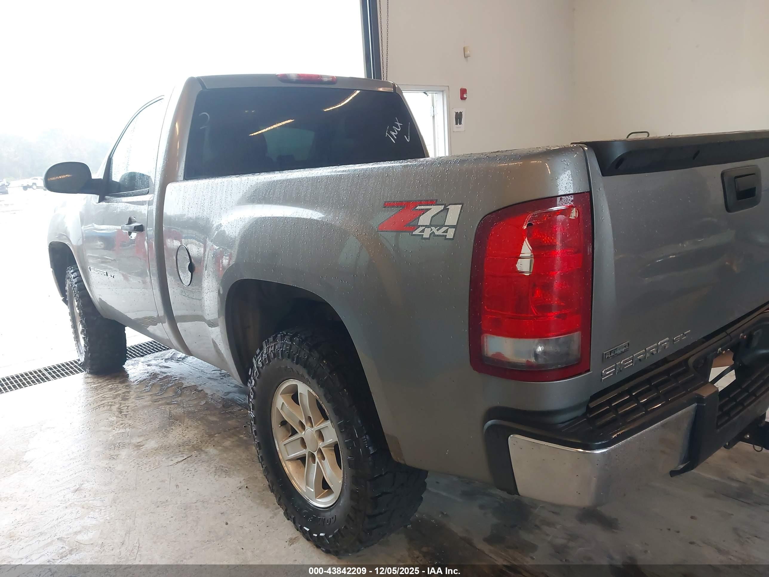 GMC SIERRA image 6