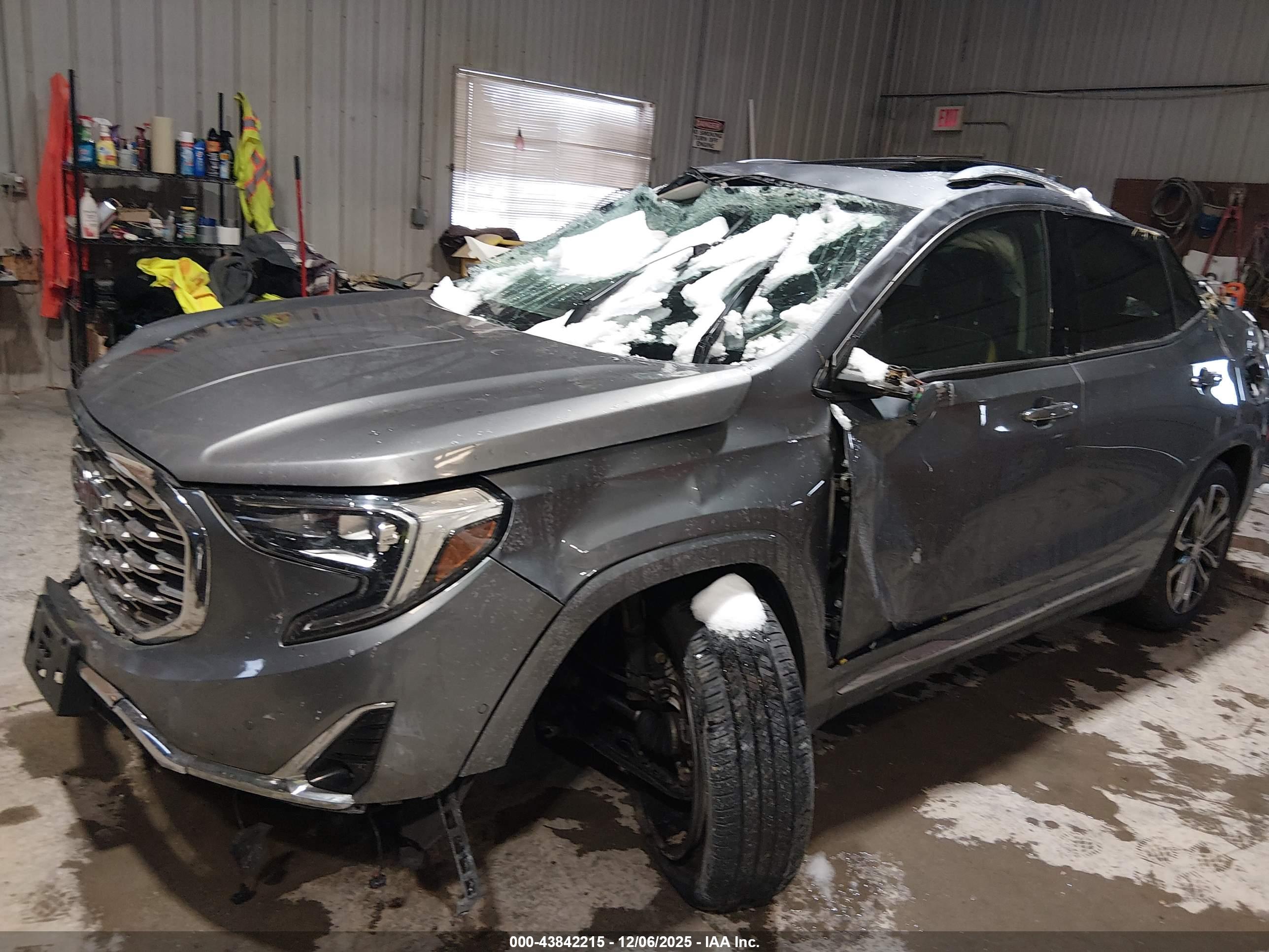 GMC TERRAIN image 2