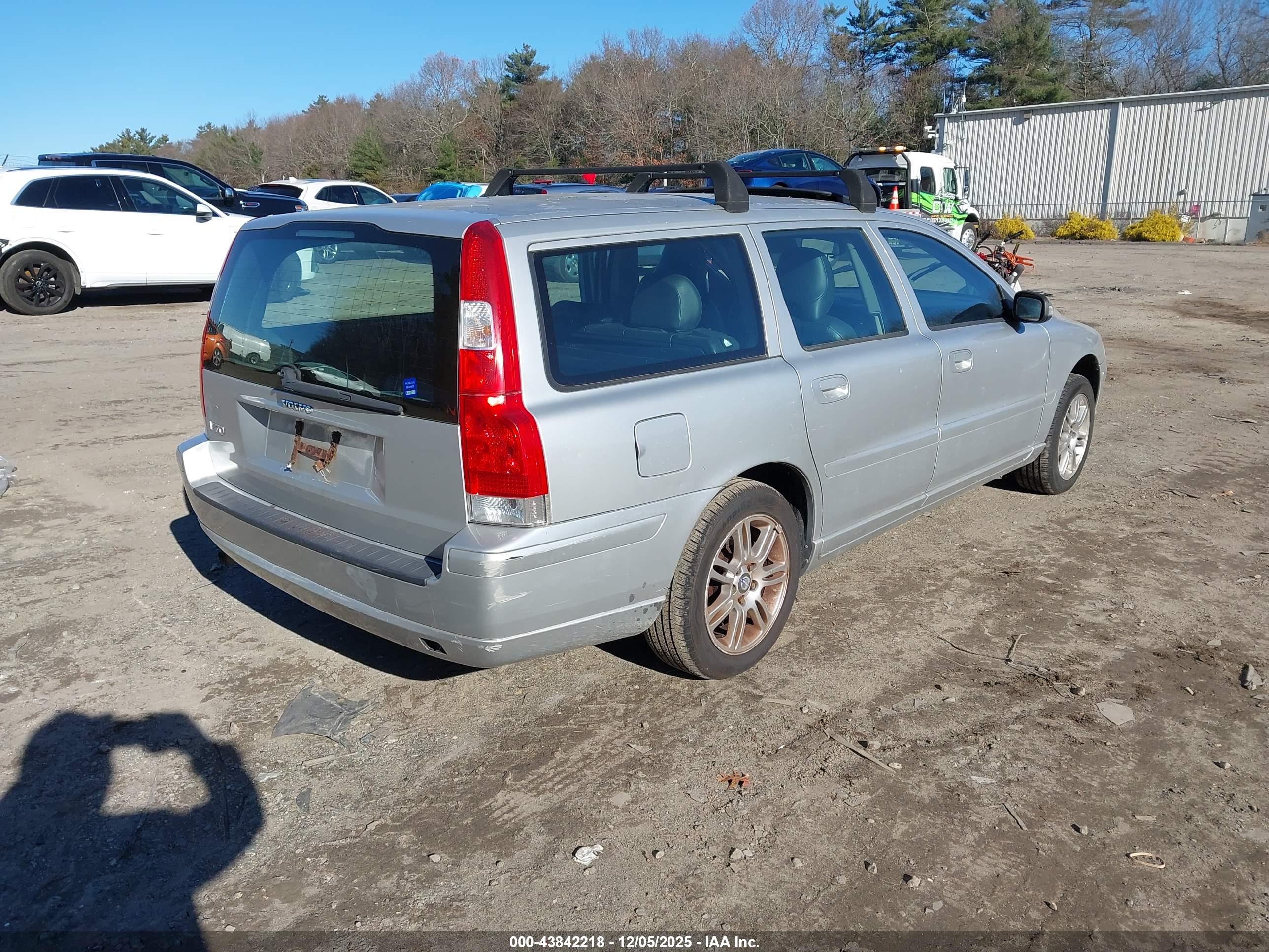 VOLVO V70 image 4