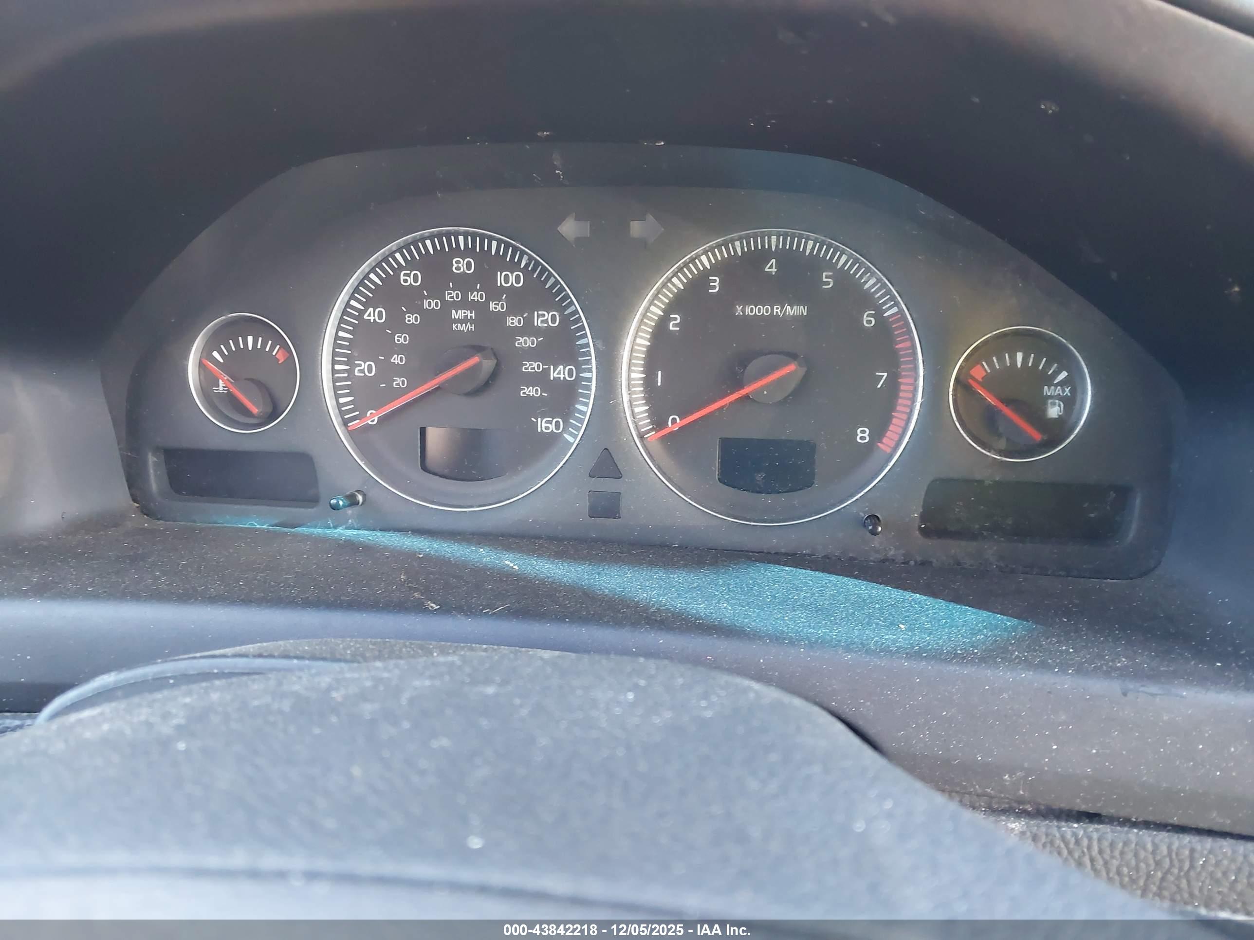 VOLVO V70 image 7