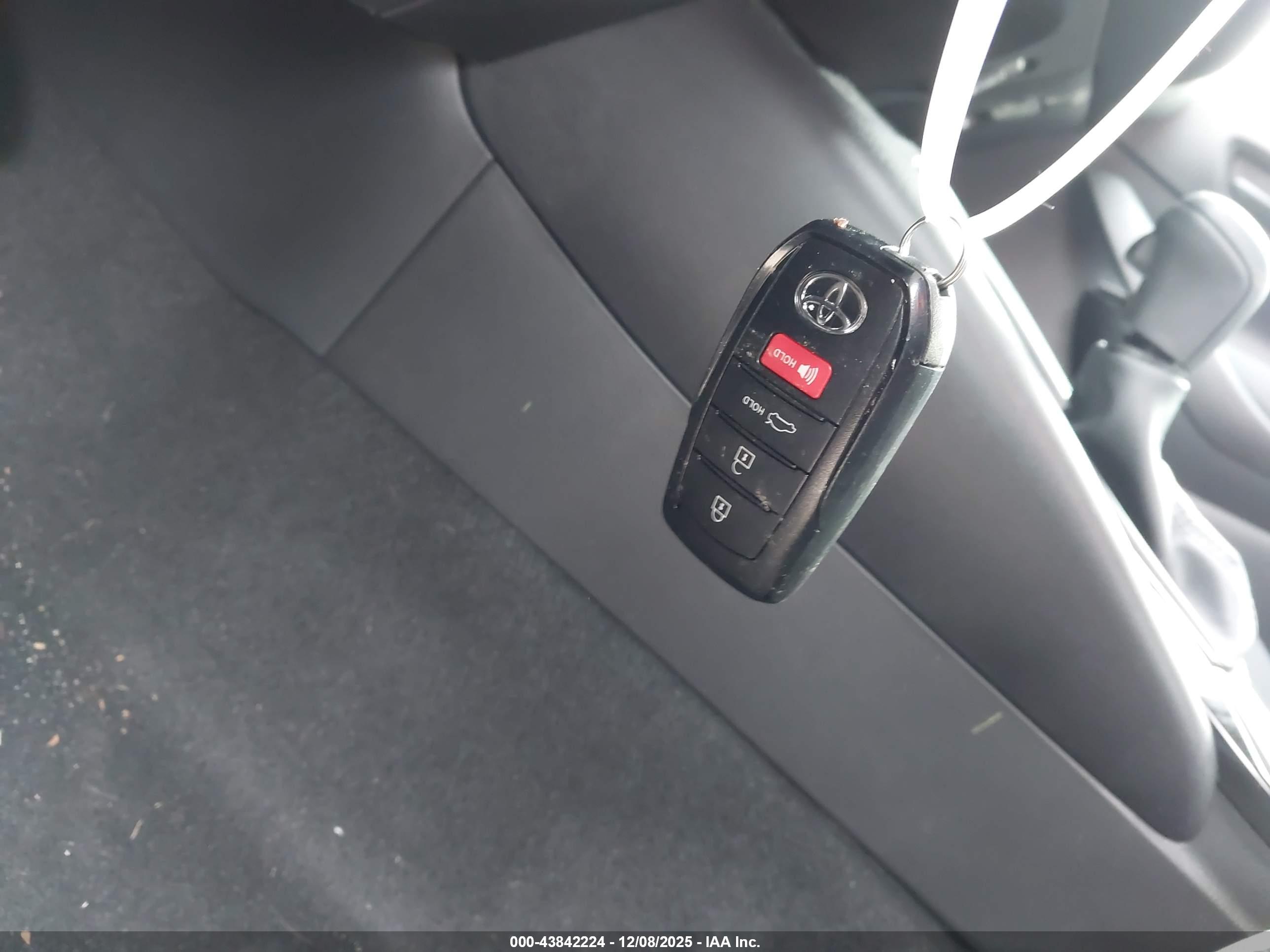 TOYOTA COROLLA image 11