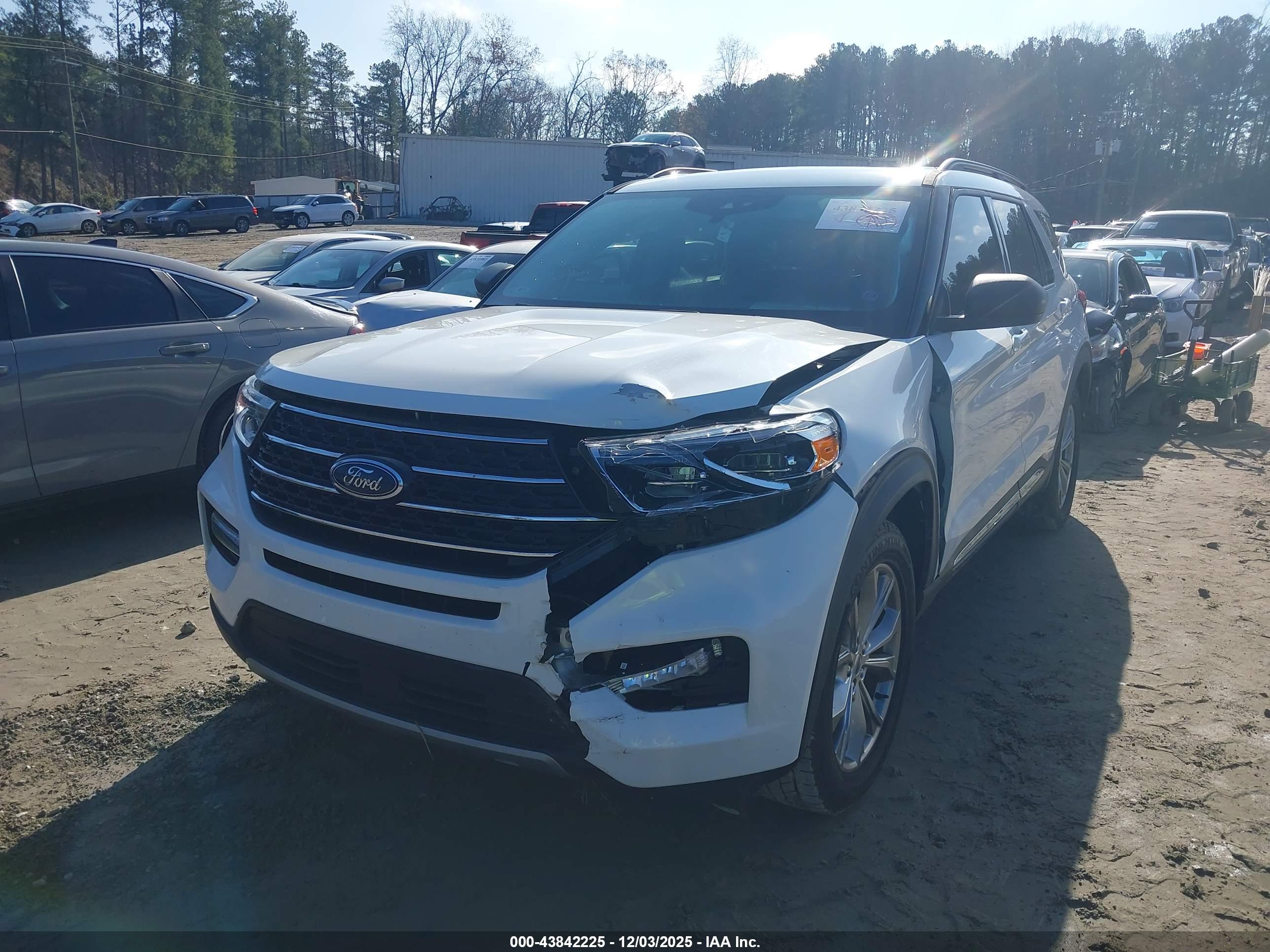 FORD EXPLORER image 2