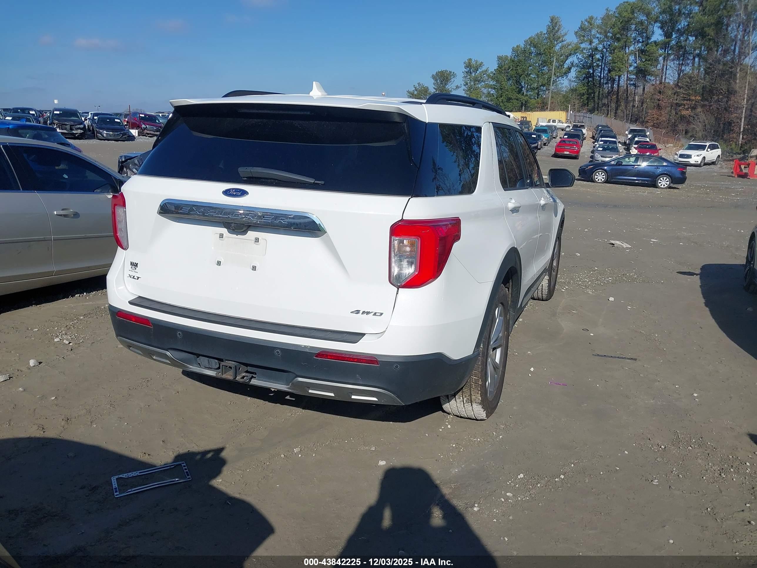 FORD EXPLORER image 4