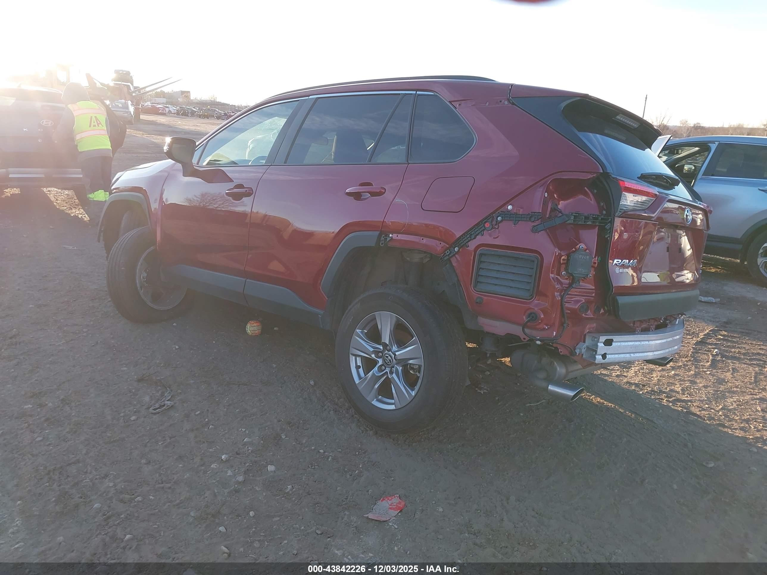 TOYOTA RAV4 image 3