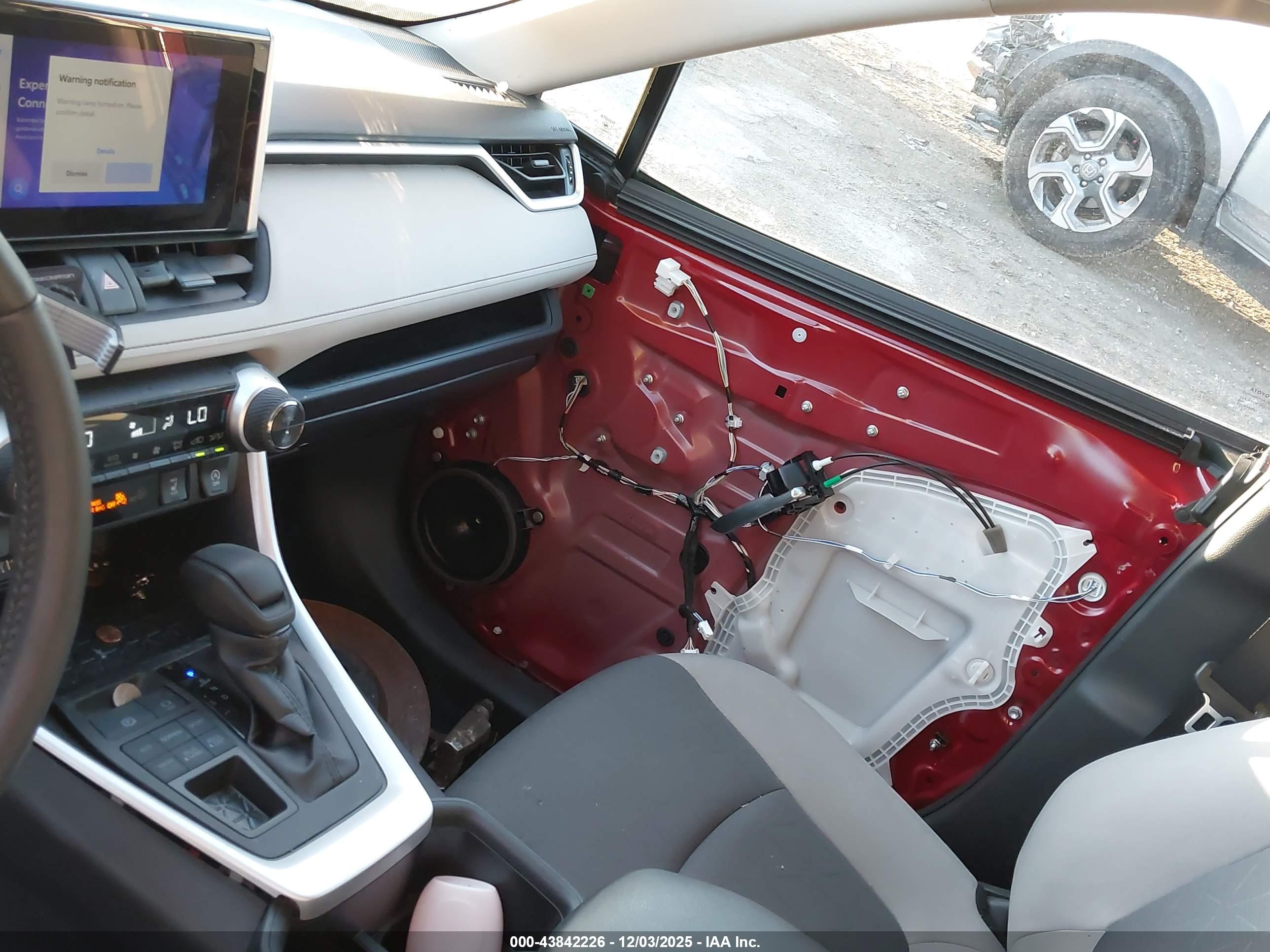 TOYOTA RAV4 image 5