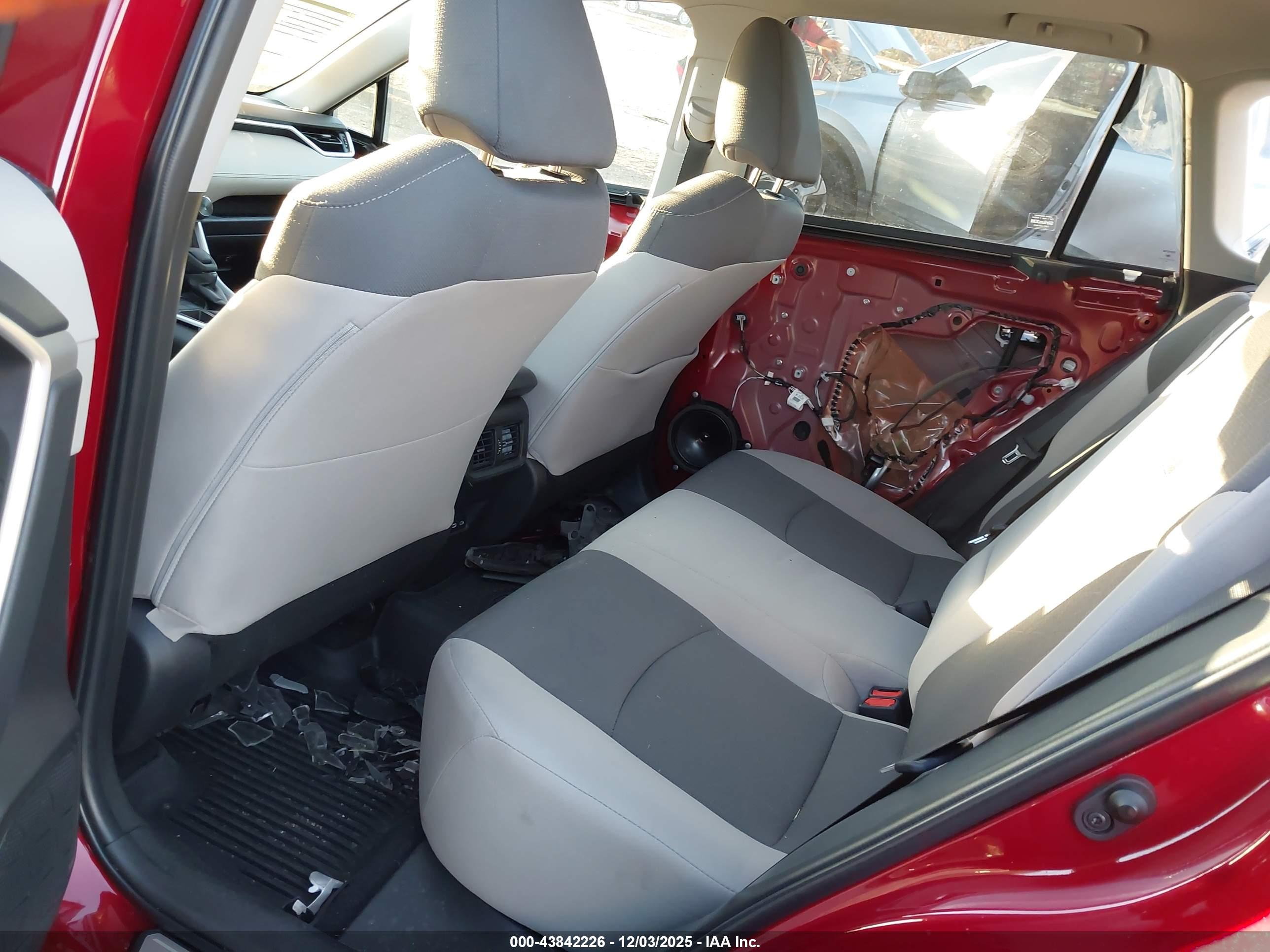 TOYOTA RAV4 image 8