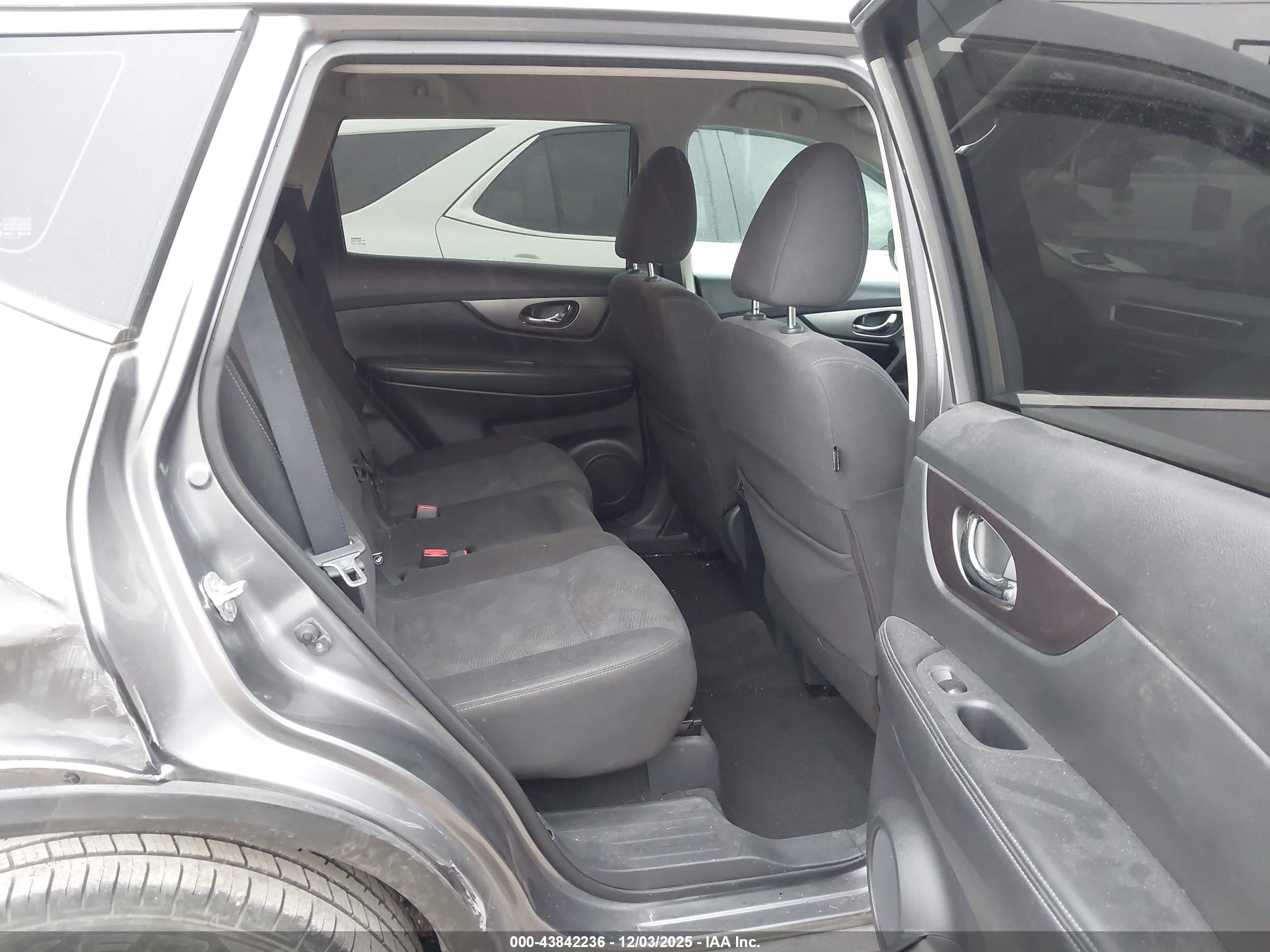 NISSAN ROGUE image 8
