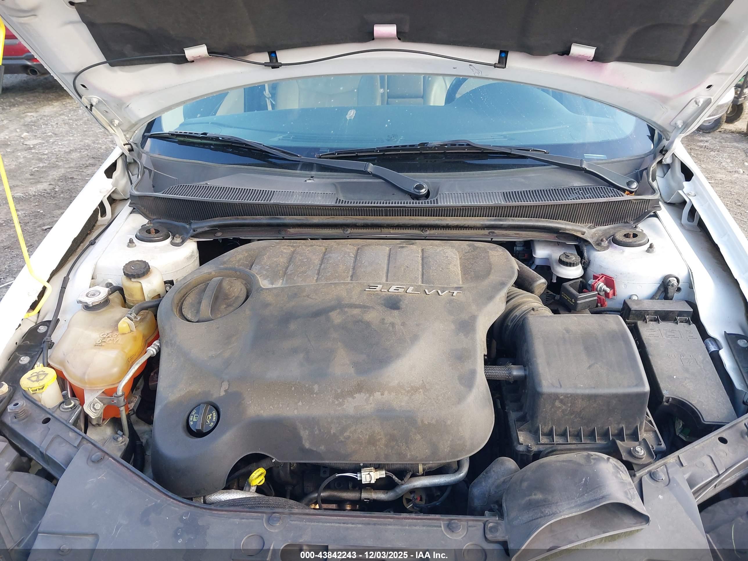 CHRYSLER 200 image 10