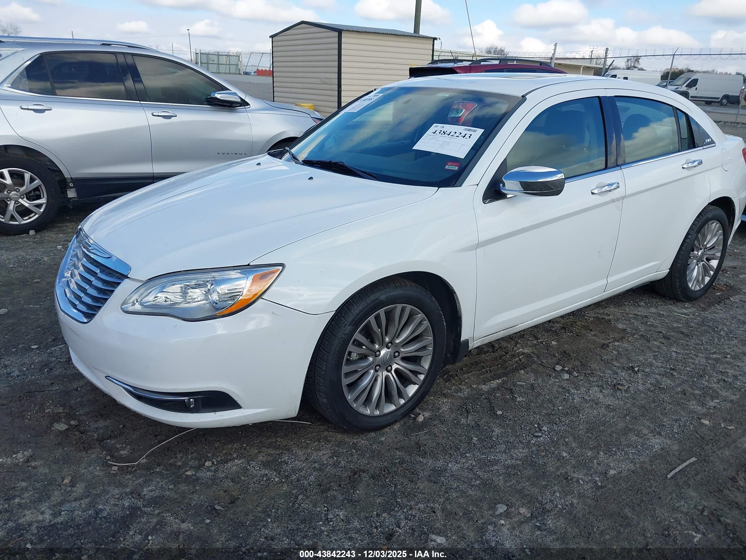 CHRYSLER 200 image 2