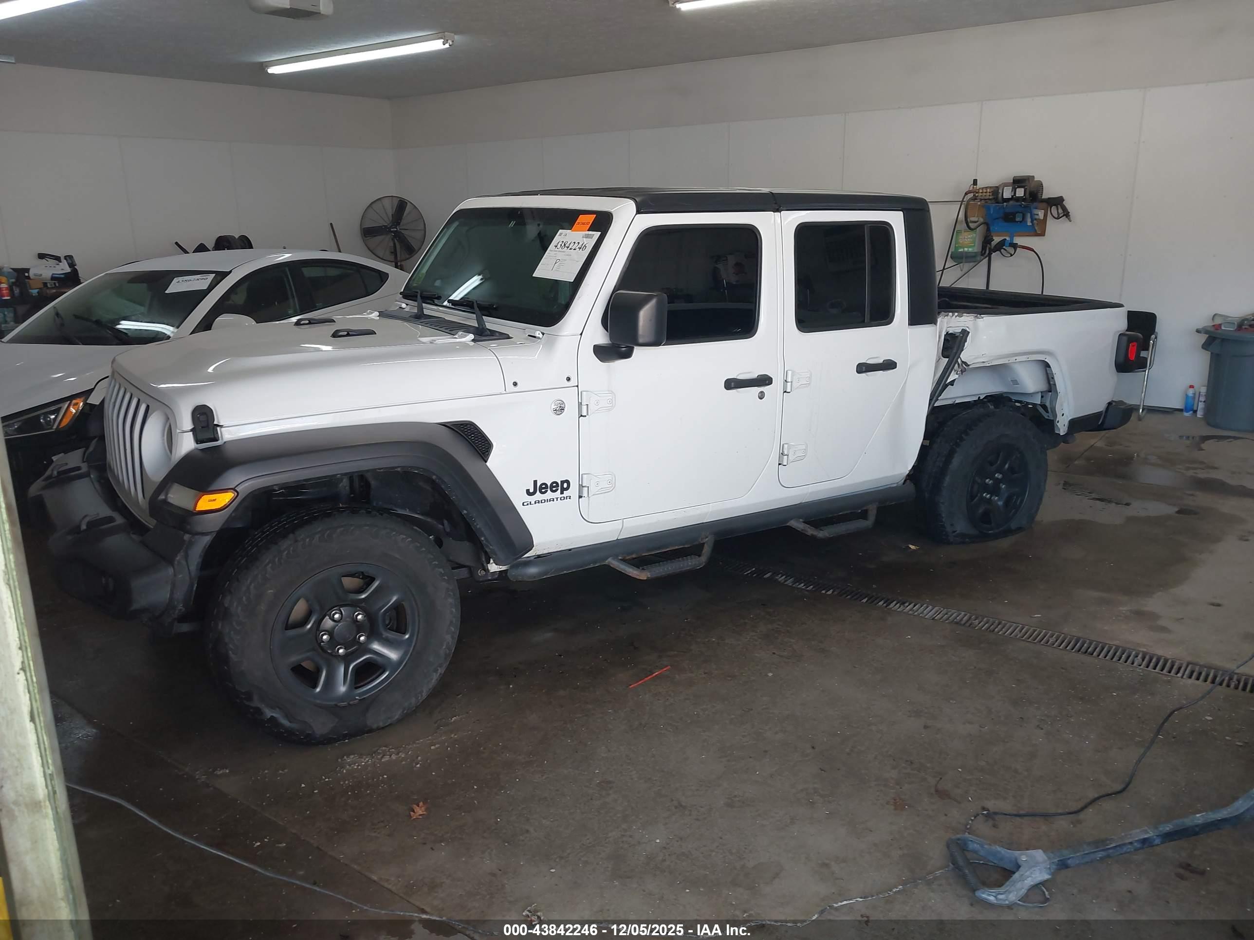 JEEP GLADIATOR image 2