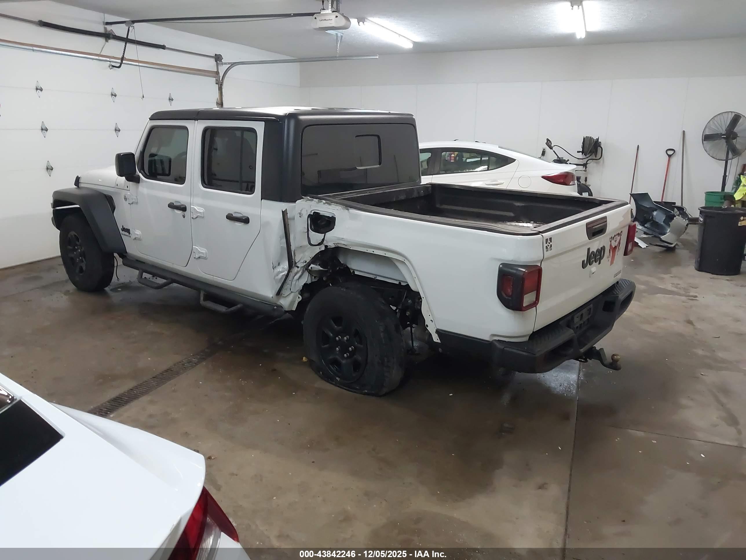 JEEP GLADIATOR image 3