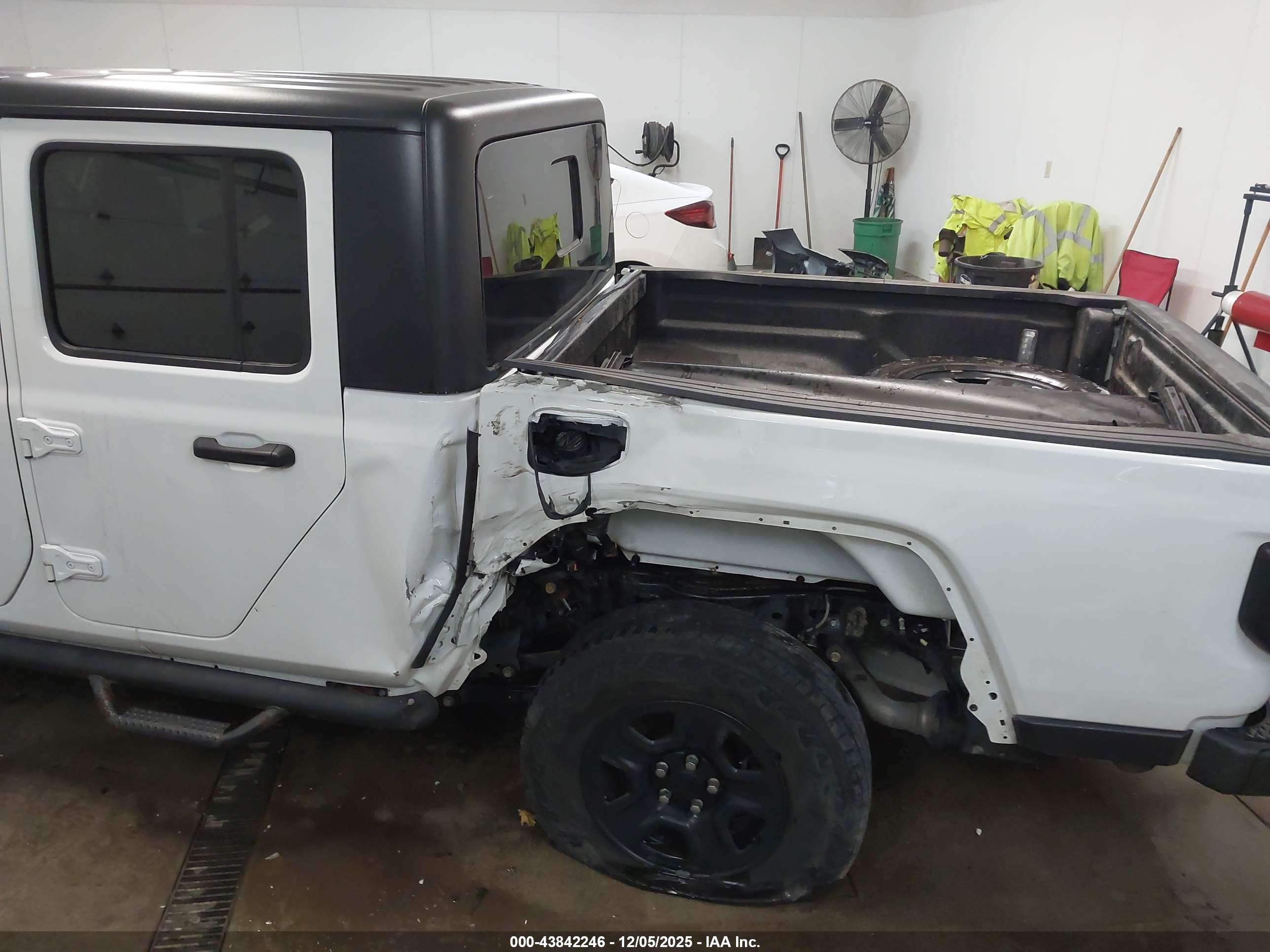 JEEP GLADIATOR image 6
