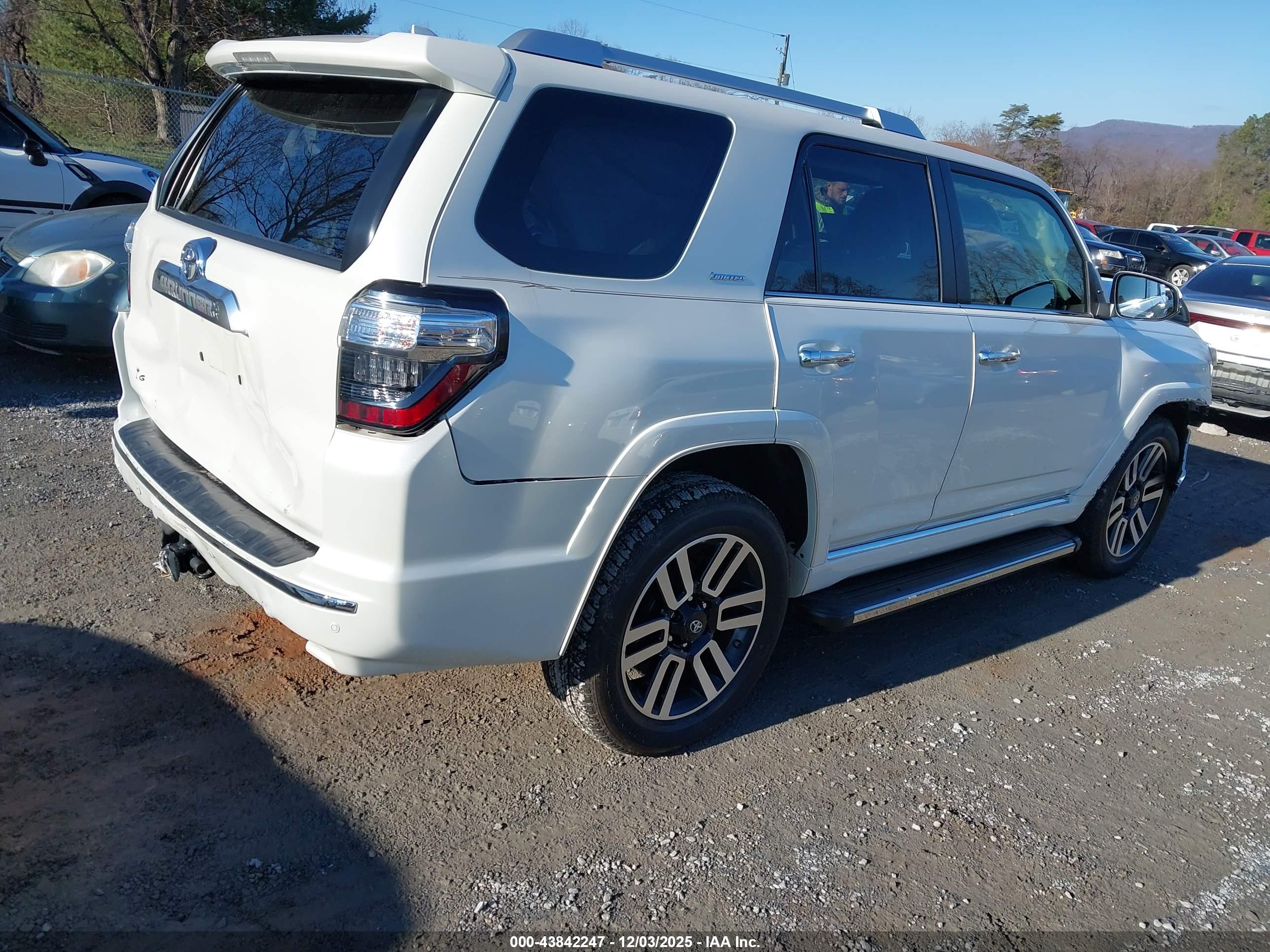 TOYOTA 4RUNNER image 4