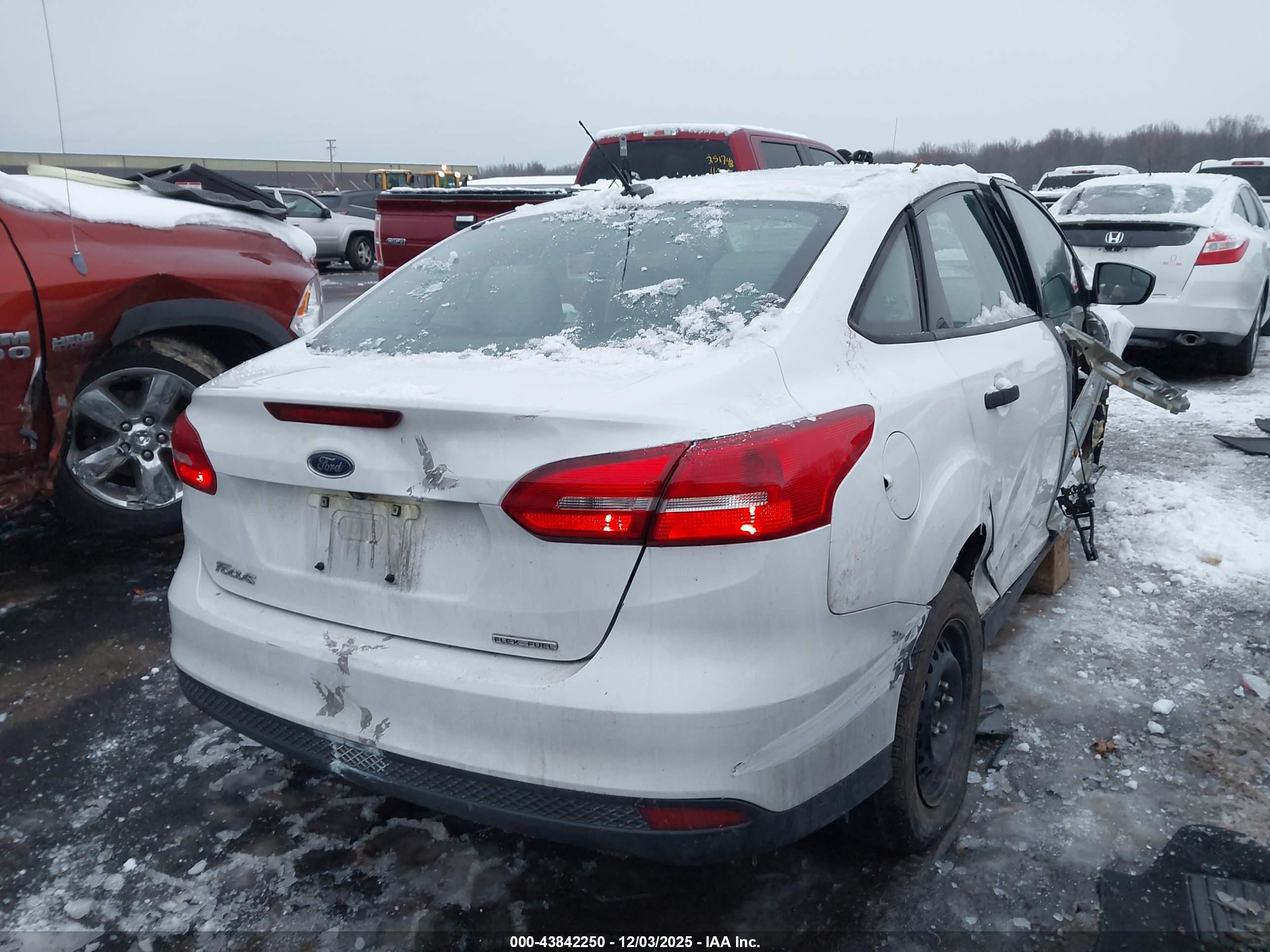 FORD FOCUS image 4