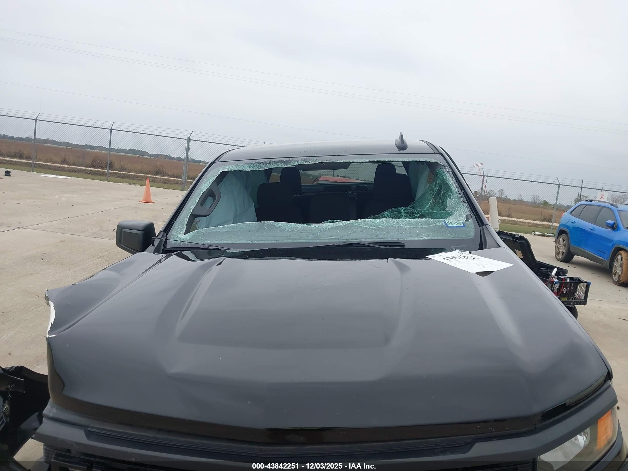 CHEVROLET SILVERADO image 10