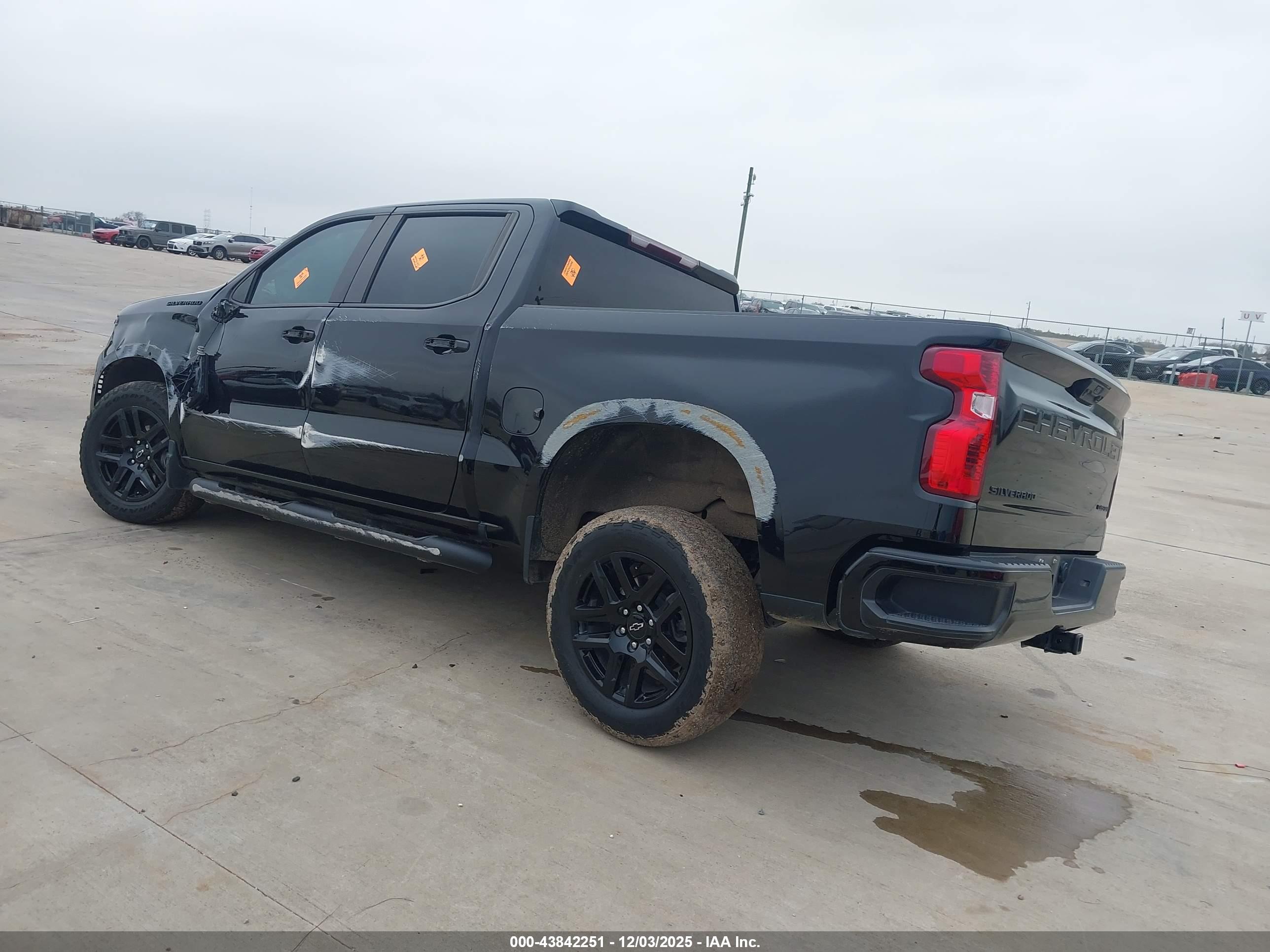 CHEVROLET SILVERADO image 3