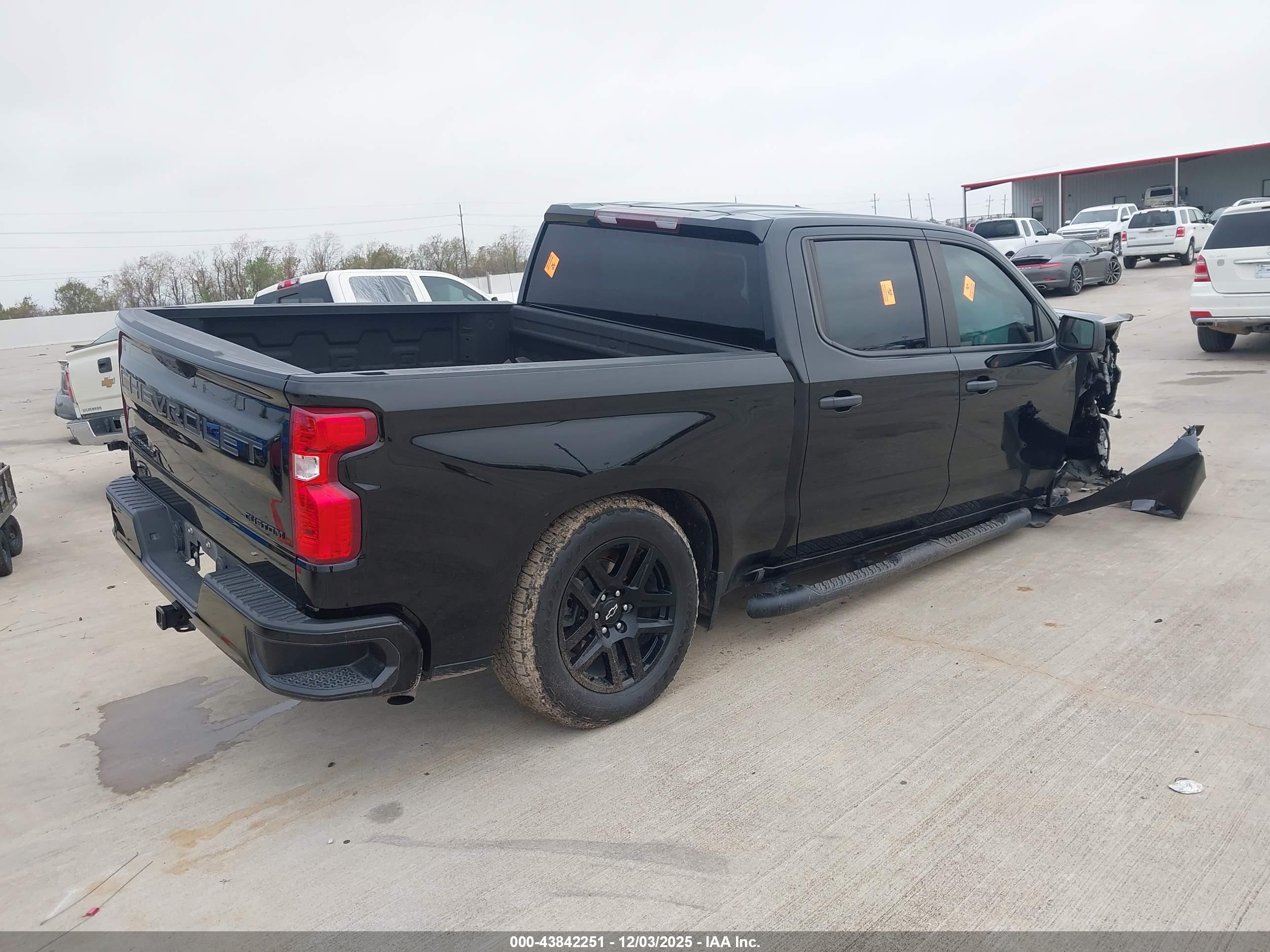 CHEVROLET SILVERADO image 4