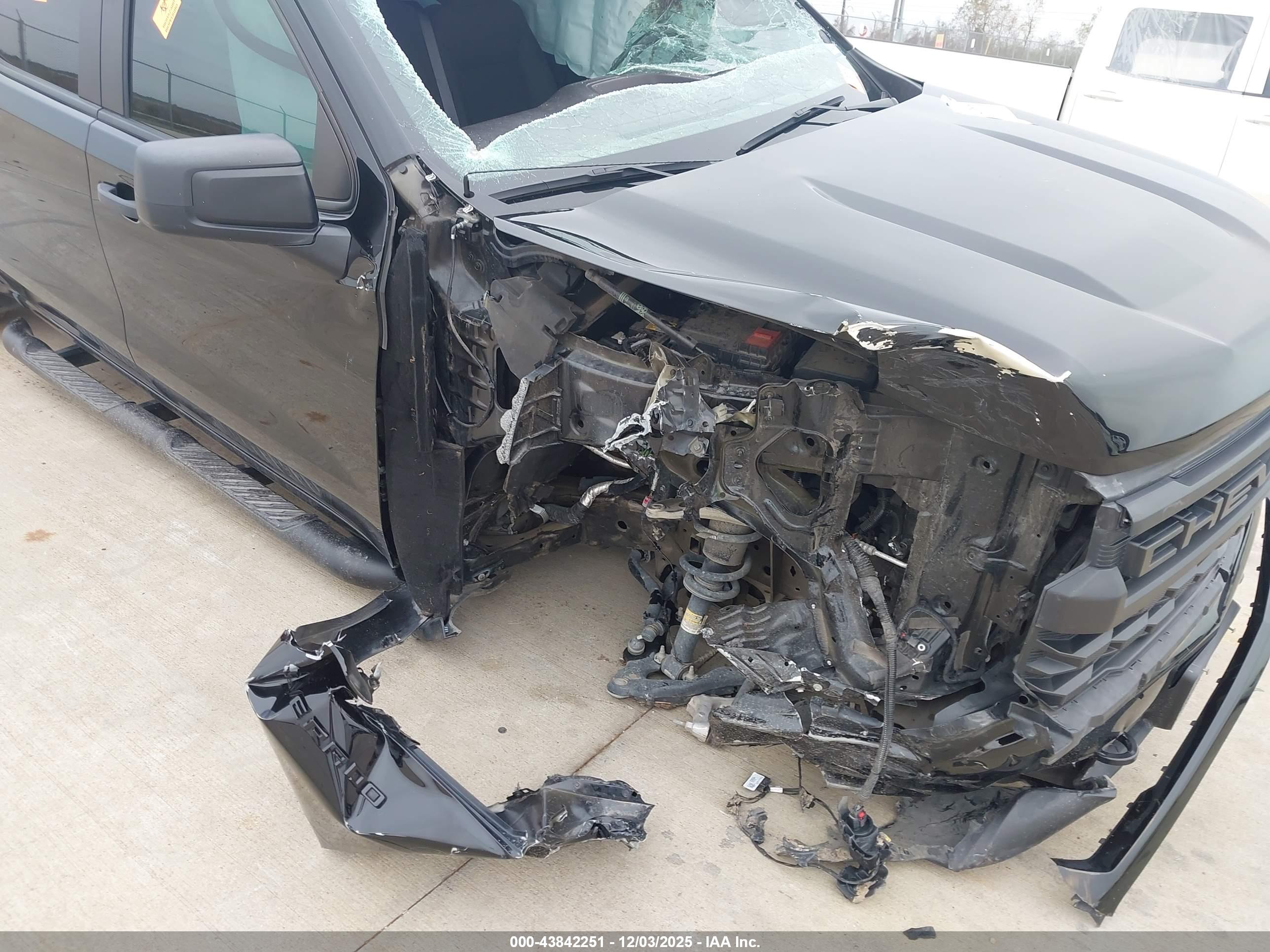 CHEVROLET SILVERADO image 6