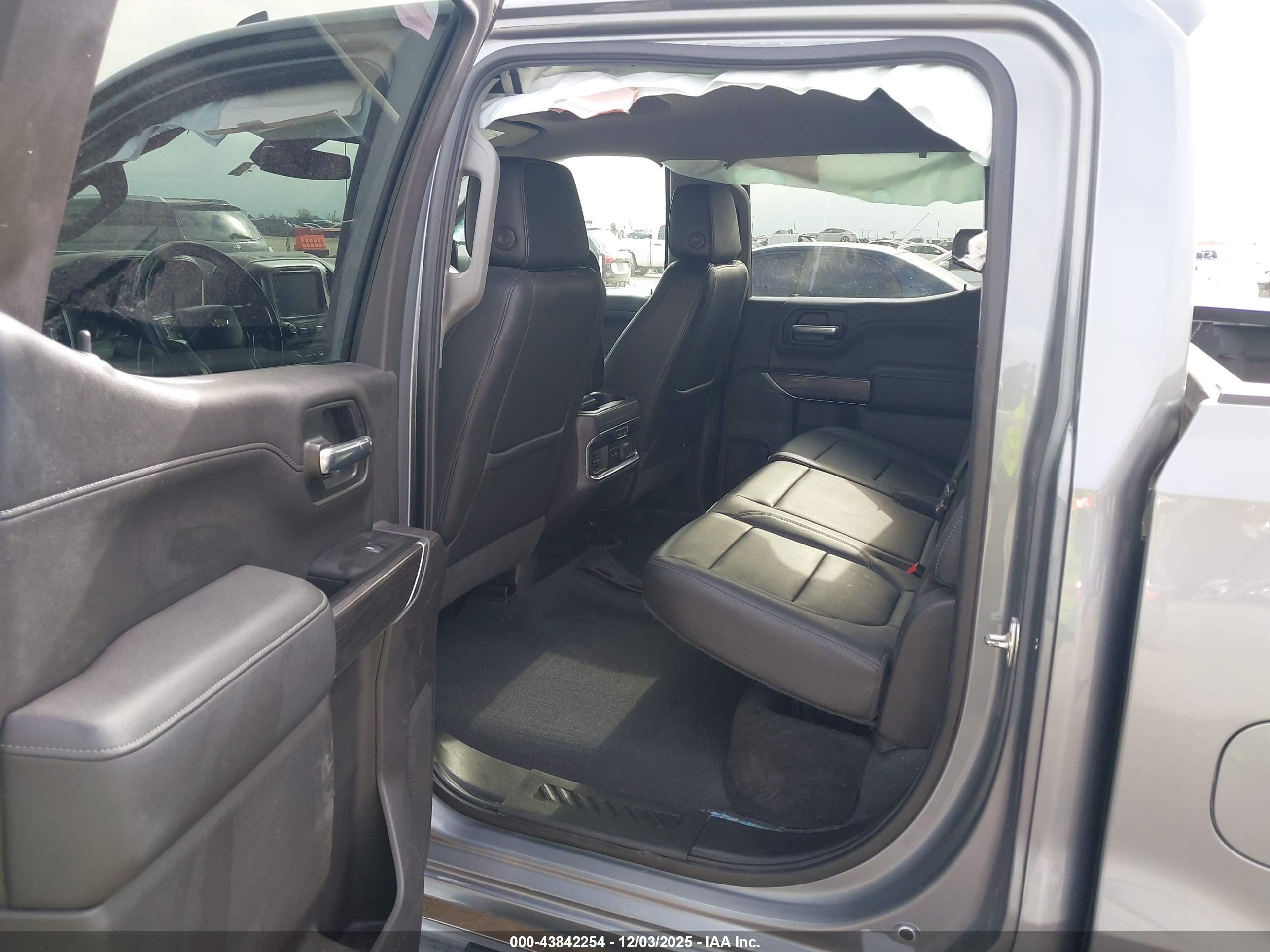 CHEVROLET SILVERADO image 8