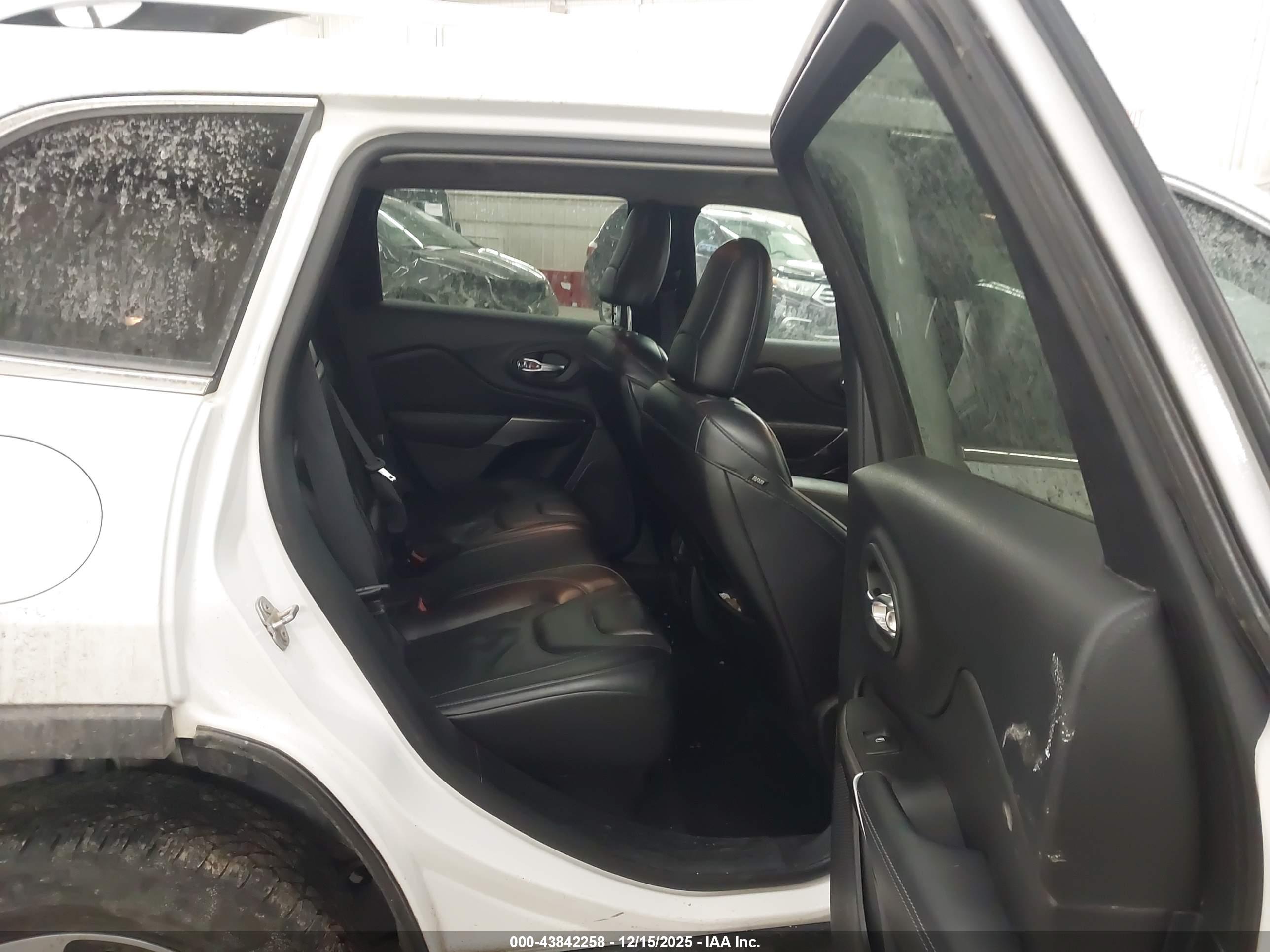JEEP CHEROKEE image 8