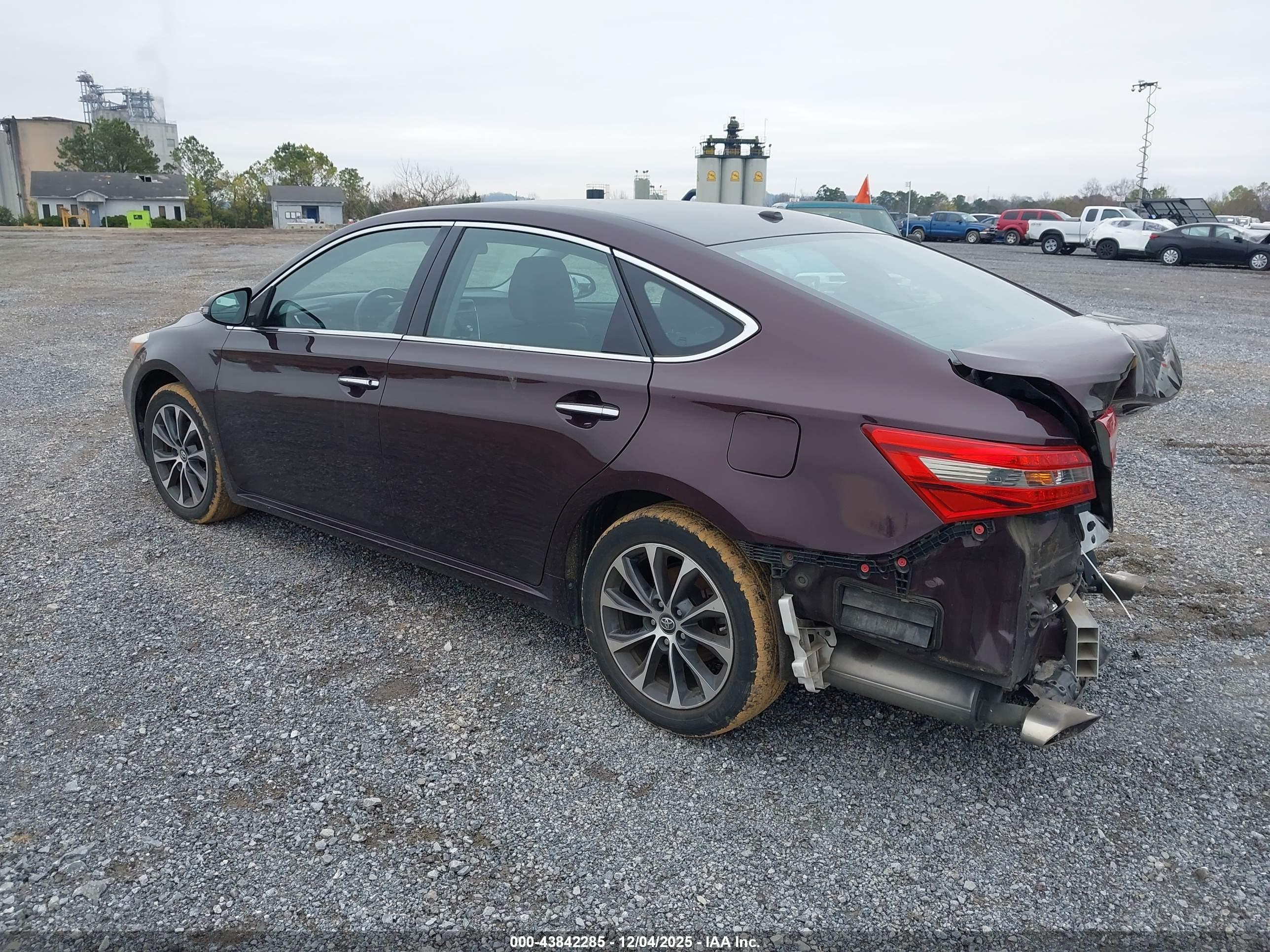 TOYOTA AVALON image 3