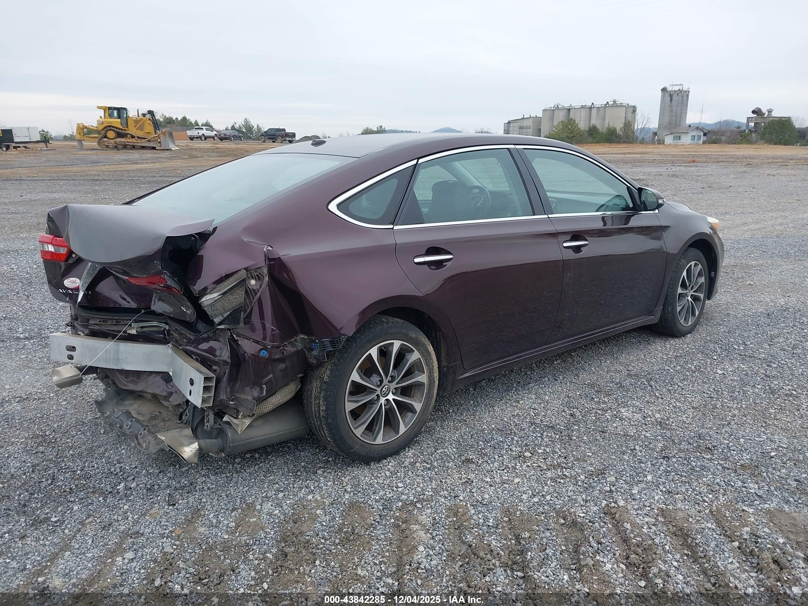 TOYOTA AVALON image 4