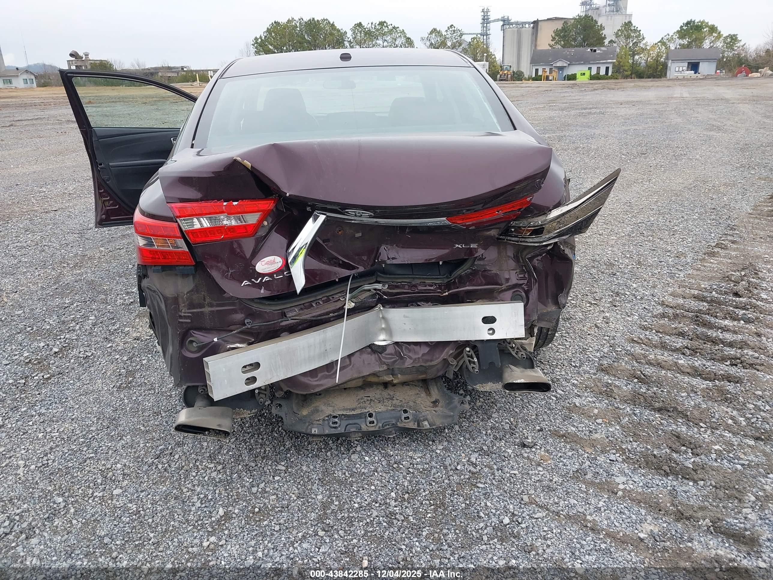 TOYOTA AVALON image 6