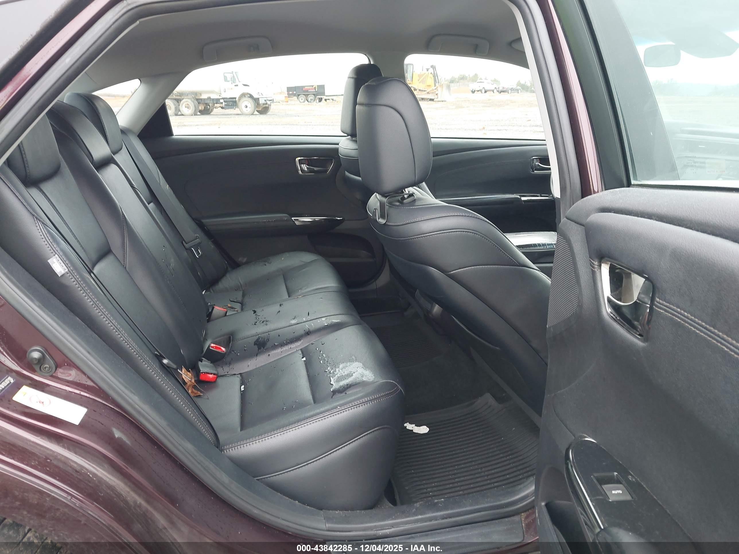 TOYOTA AVALON image 8