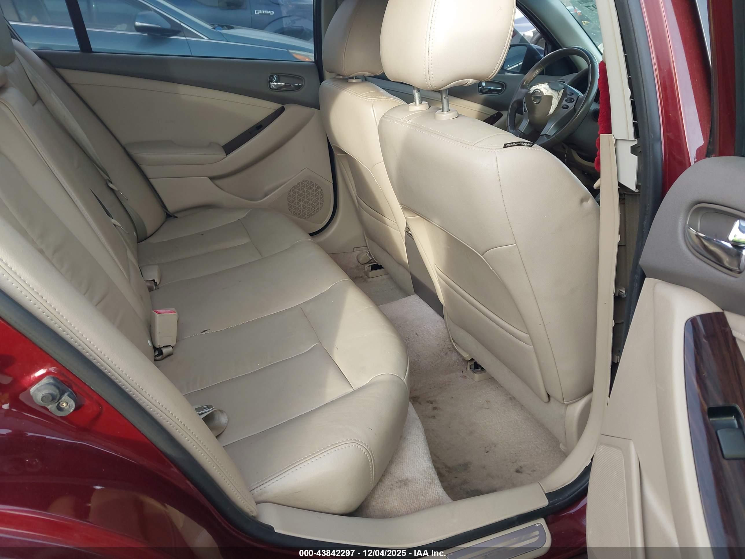 NISSAN ALTIMA image 8