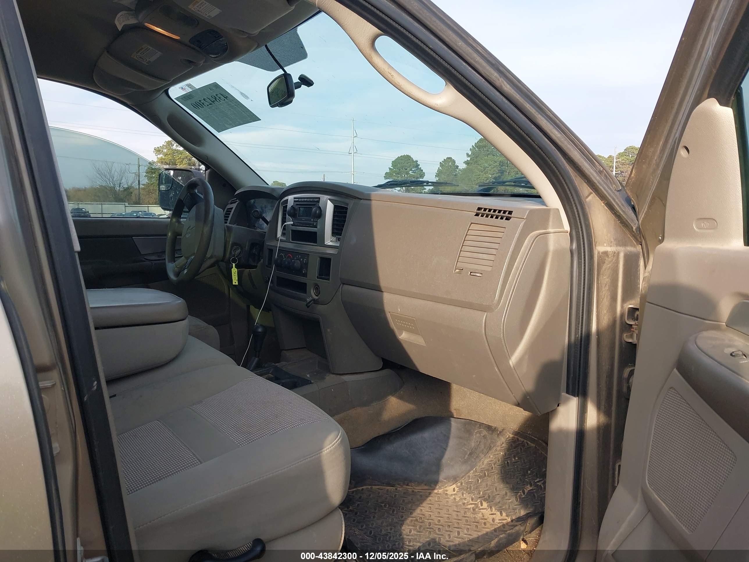 DODGE RAM image 5