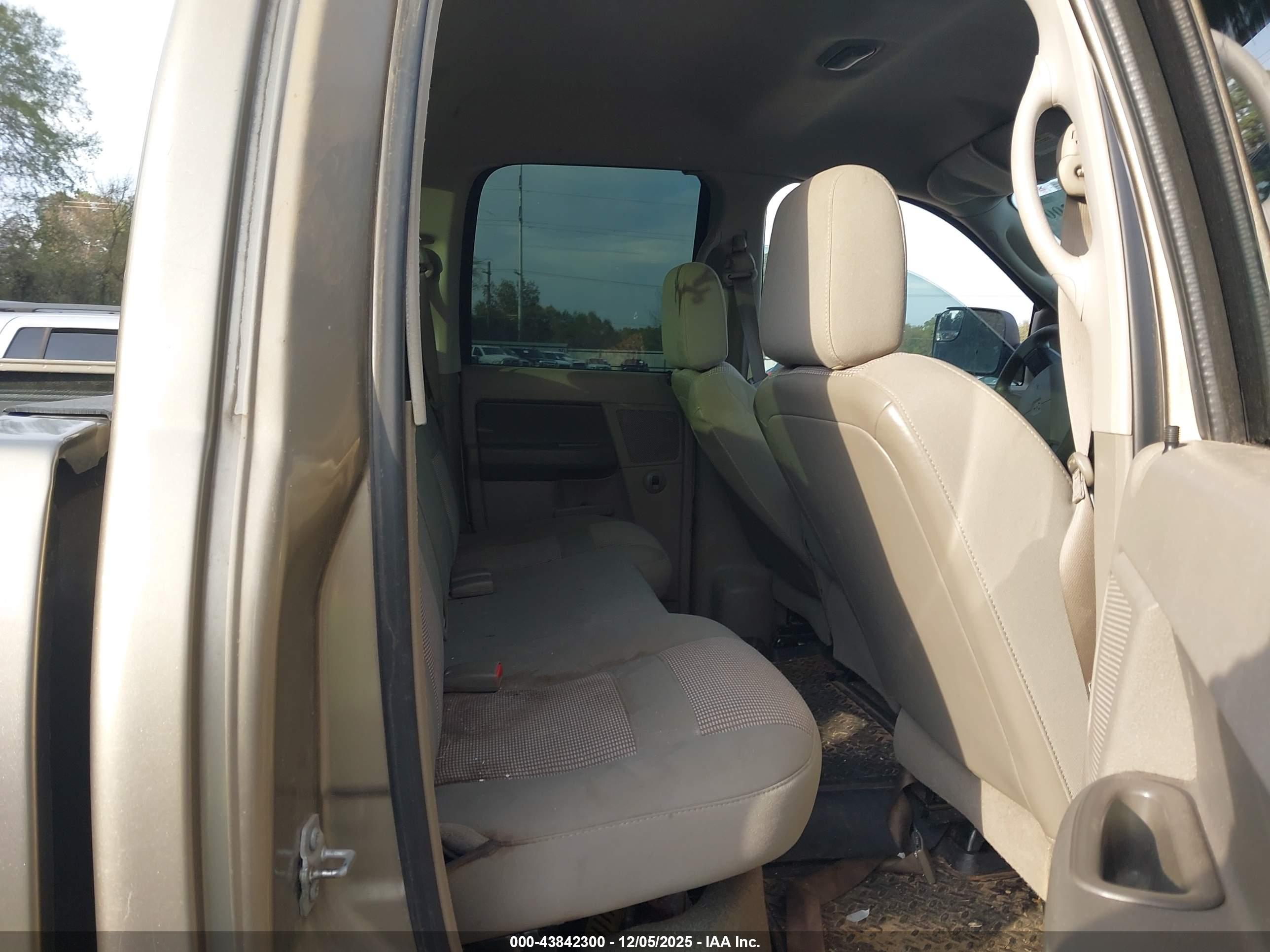 DODGE RAM image 8