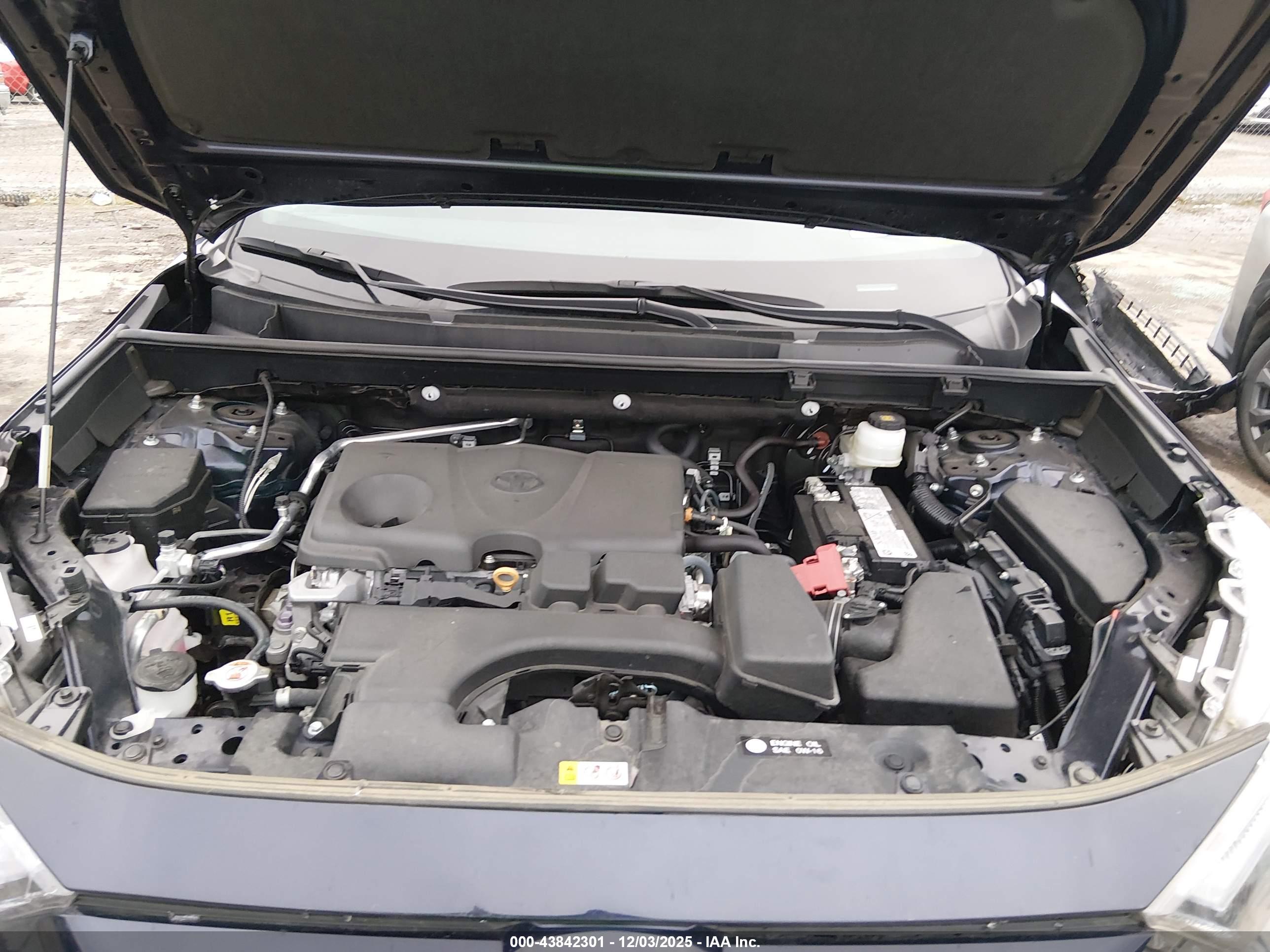 TOYOTA RAV4 image 10