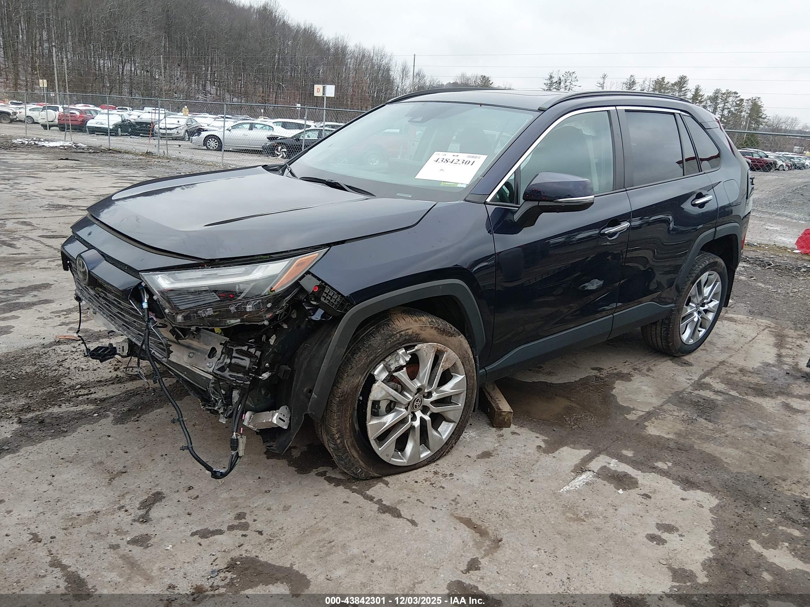 TOYOTA RAV4 image 2