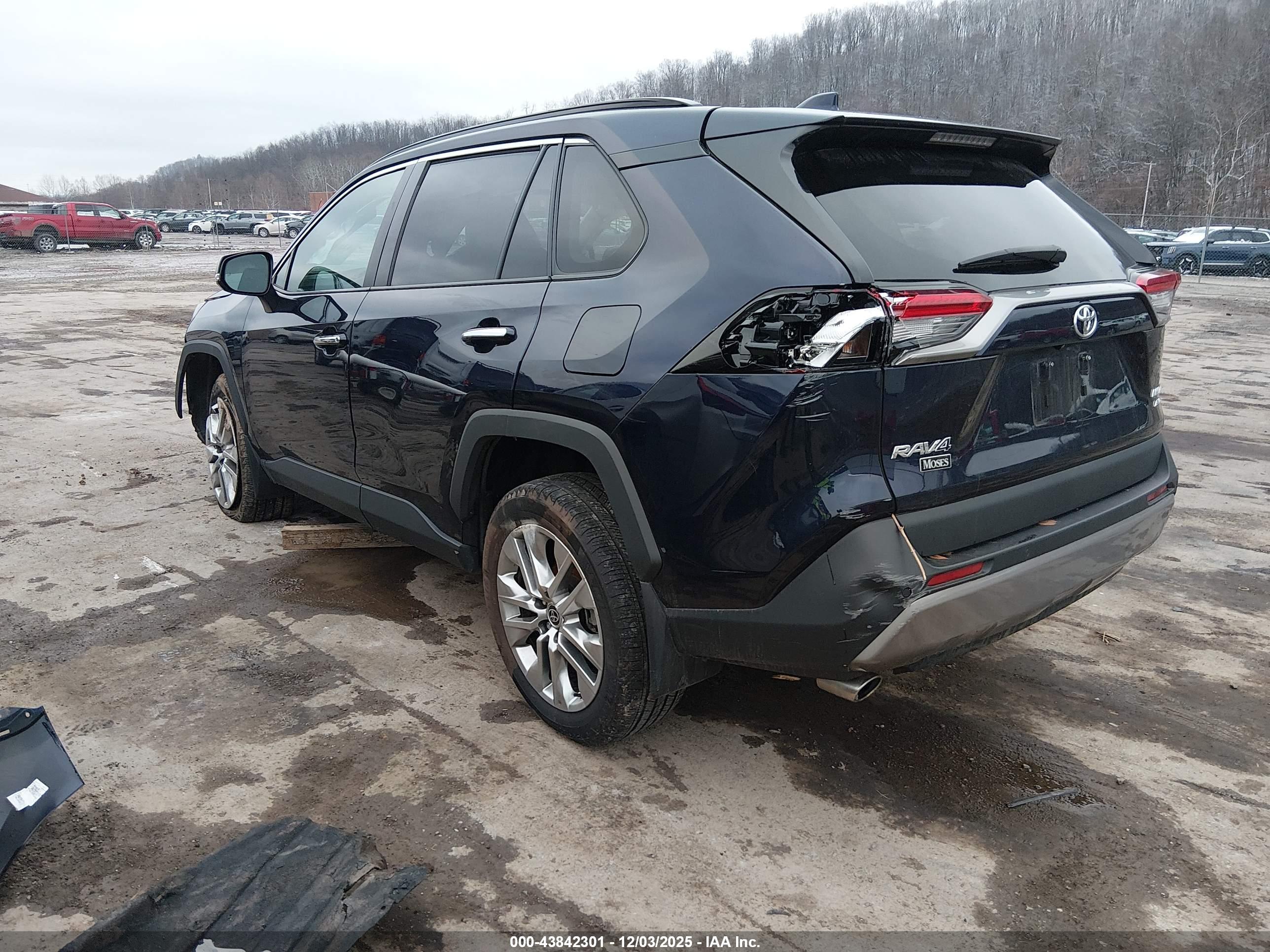 TOYOTA RAV4 image 3