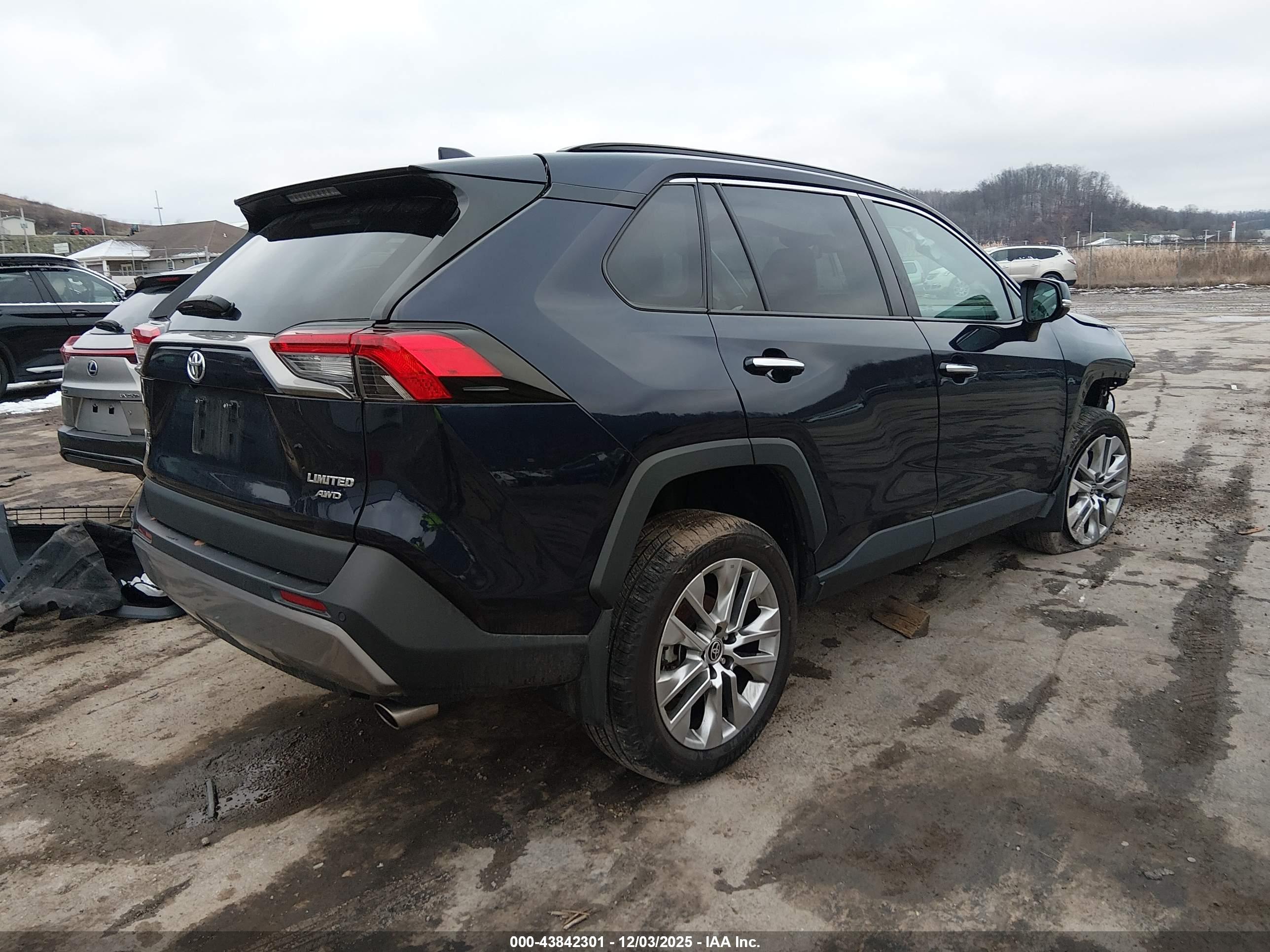 TOYOTA RAV4 image 4