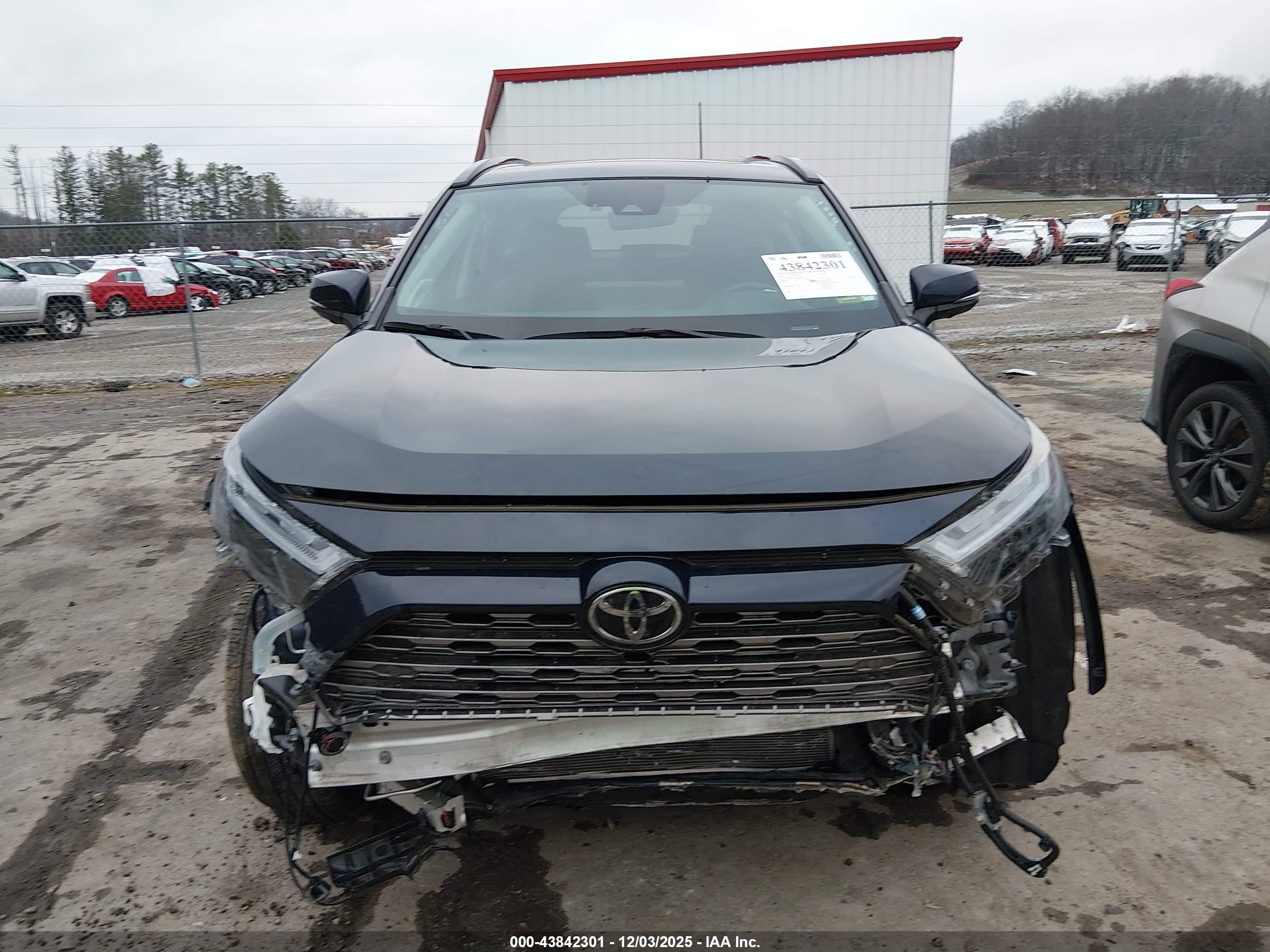 TOYOTA RAV4 image 6