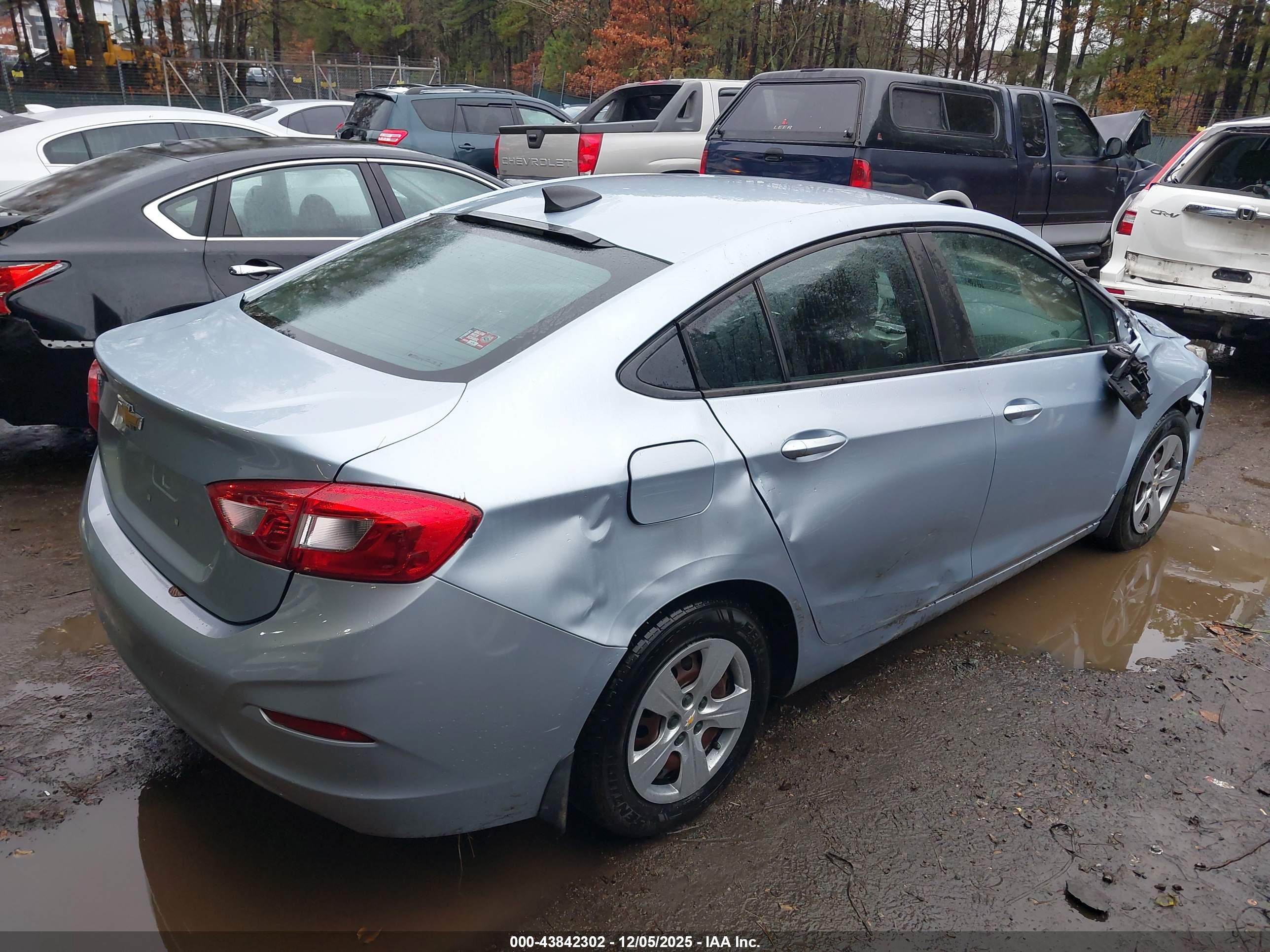 CHEVROLET CRUZE image 4