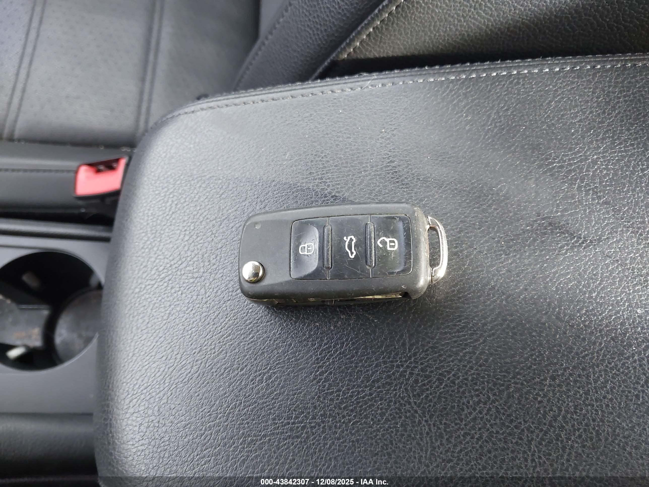VOLKSWAGEN PASSAT image 11