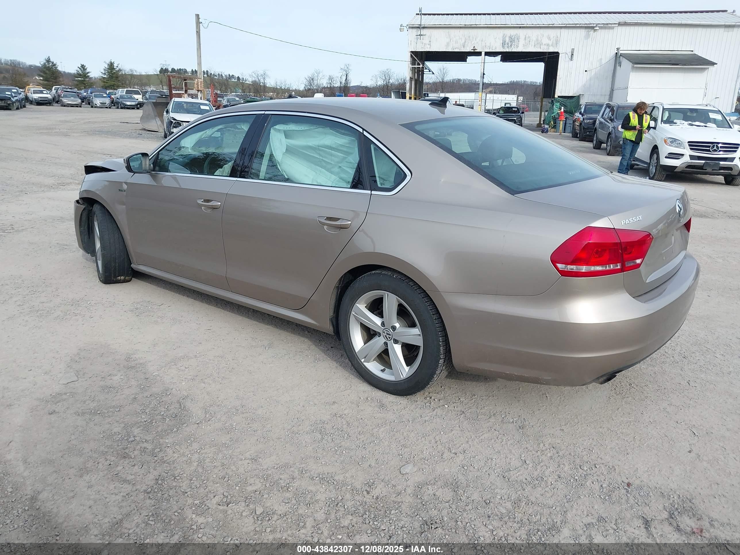 VOLKSWAGEN PASSAT image 3