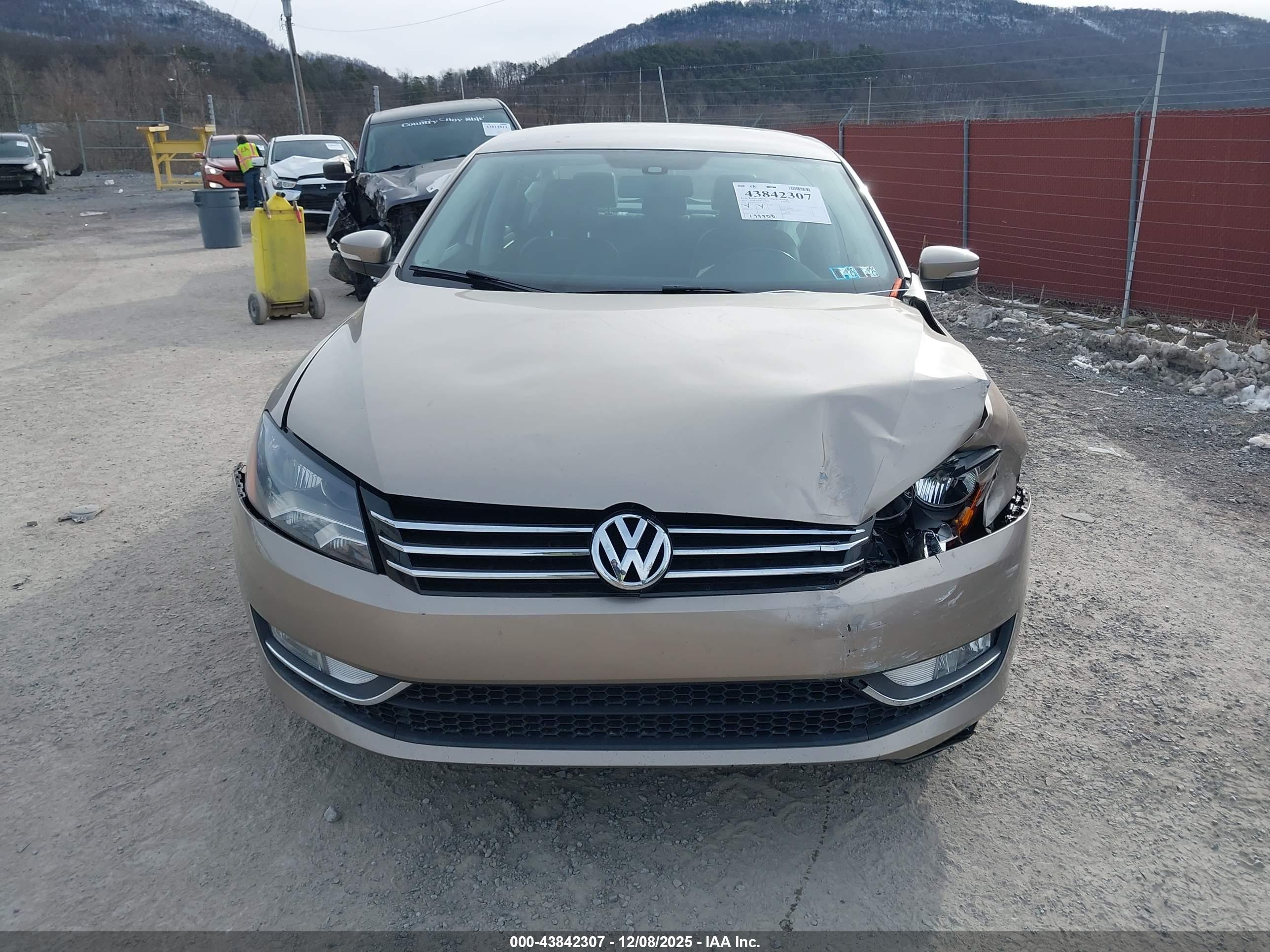 VOLKSWAGEN PASSAT image 6