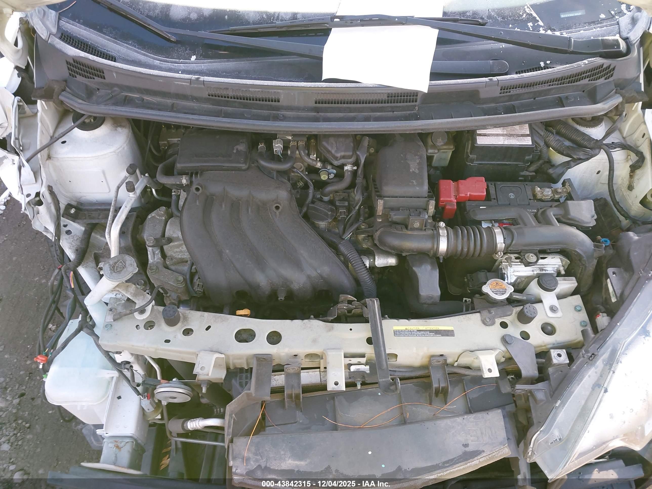 NISSAN VERSA image 10