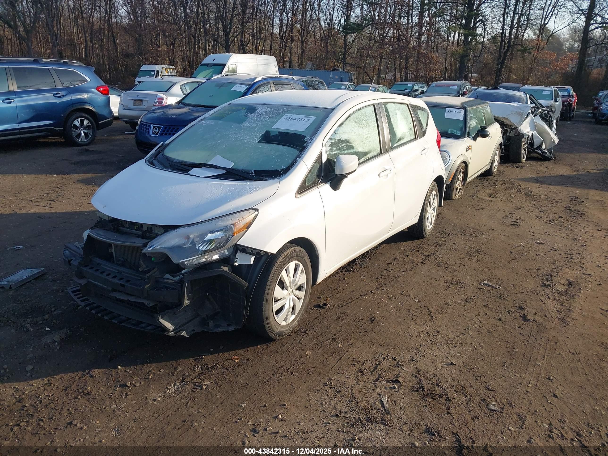 NISSAN VERSA image 2