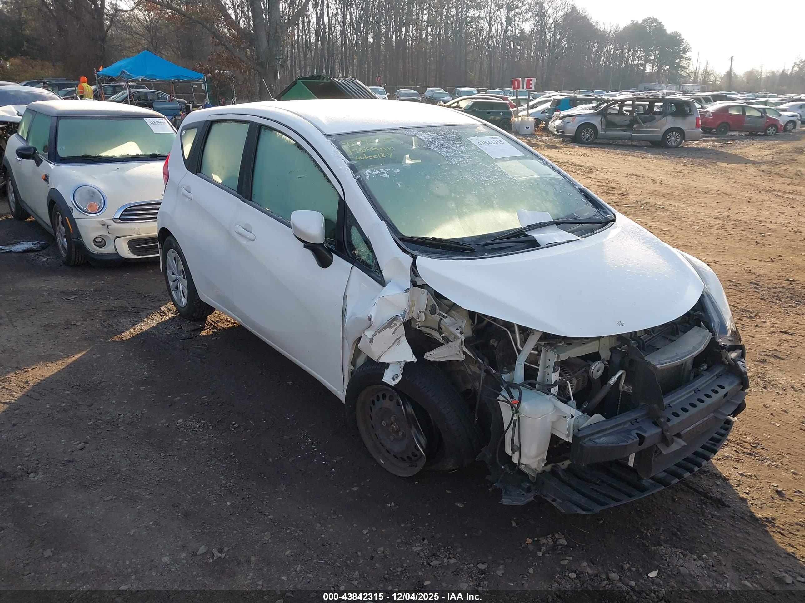 NISSAN VERSA image 6