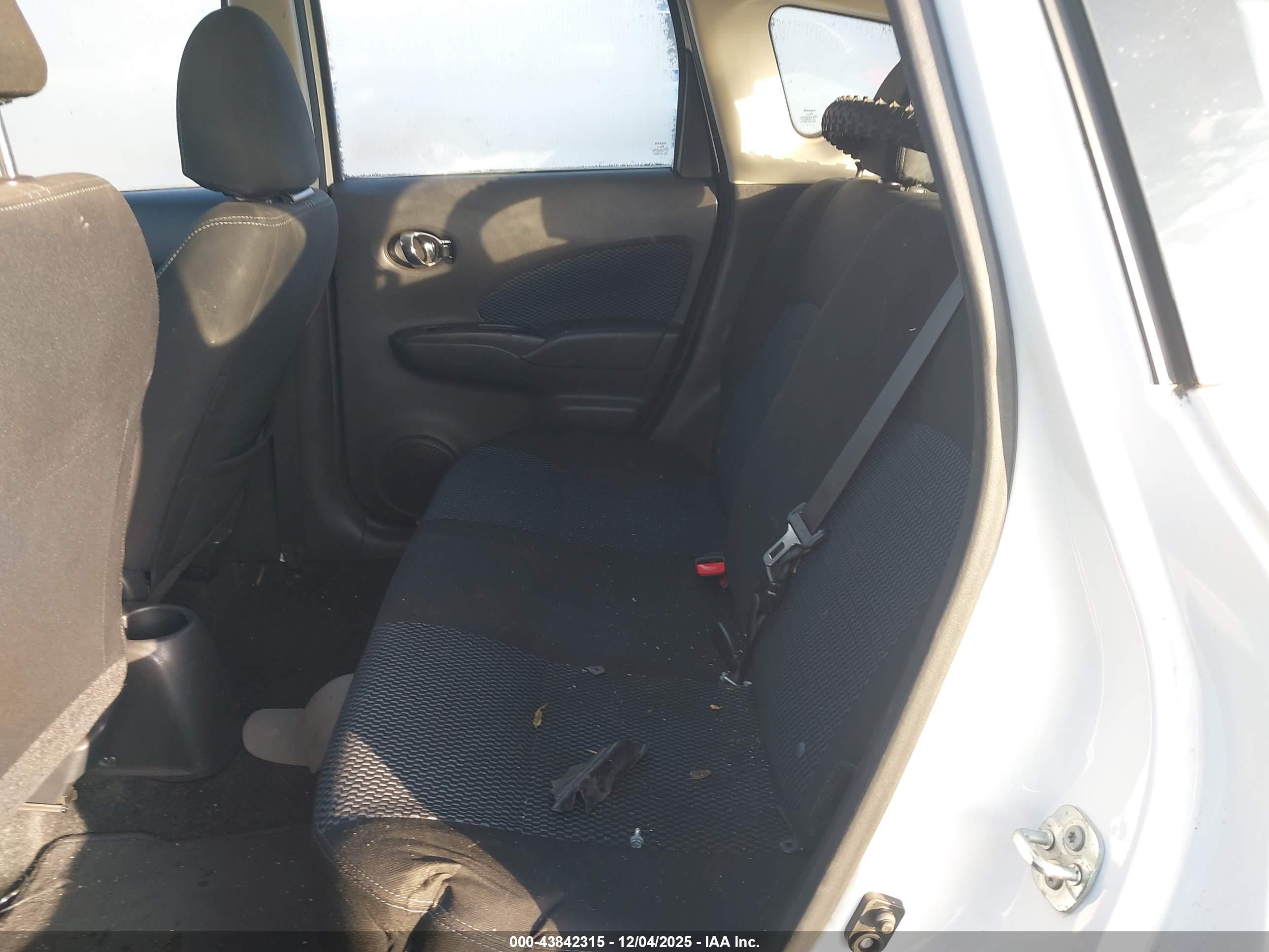 NISSAN VERSA image 8