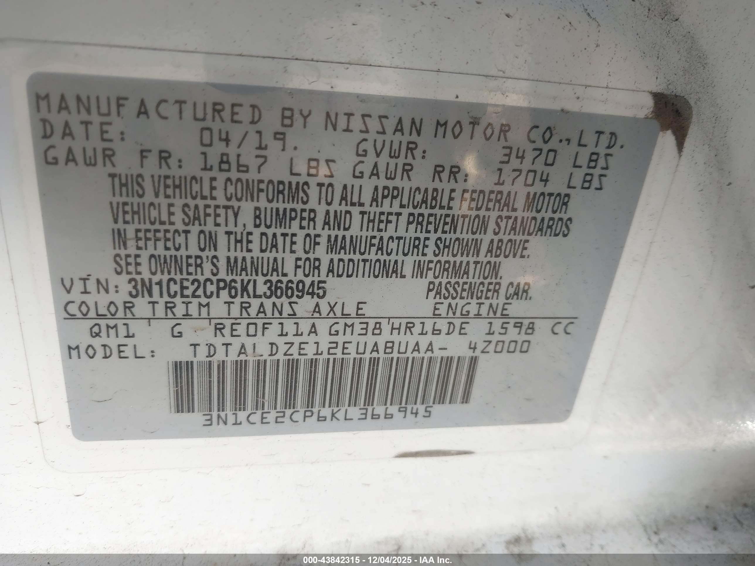 NISSAN VERSA image 9