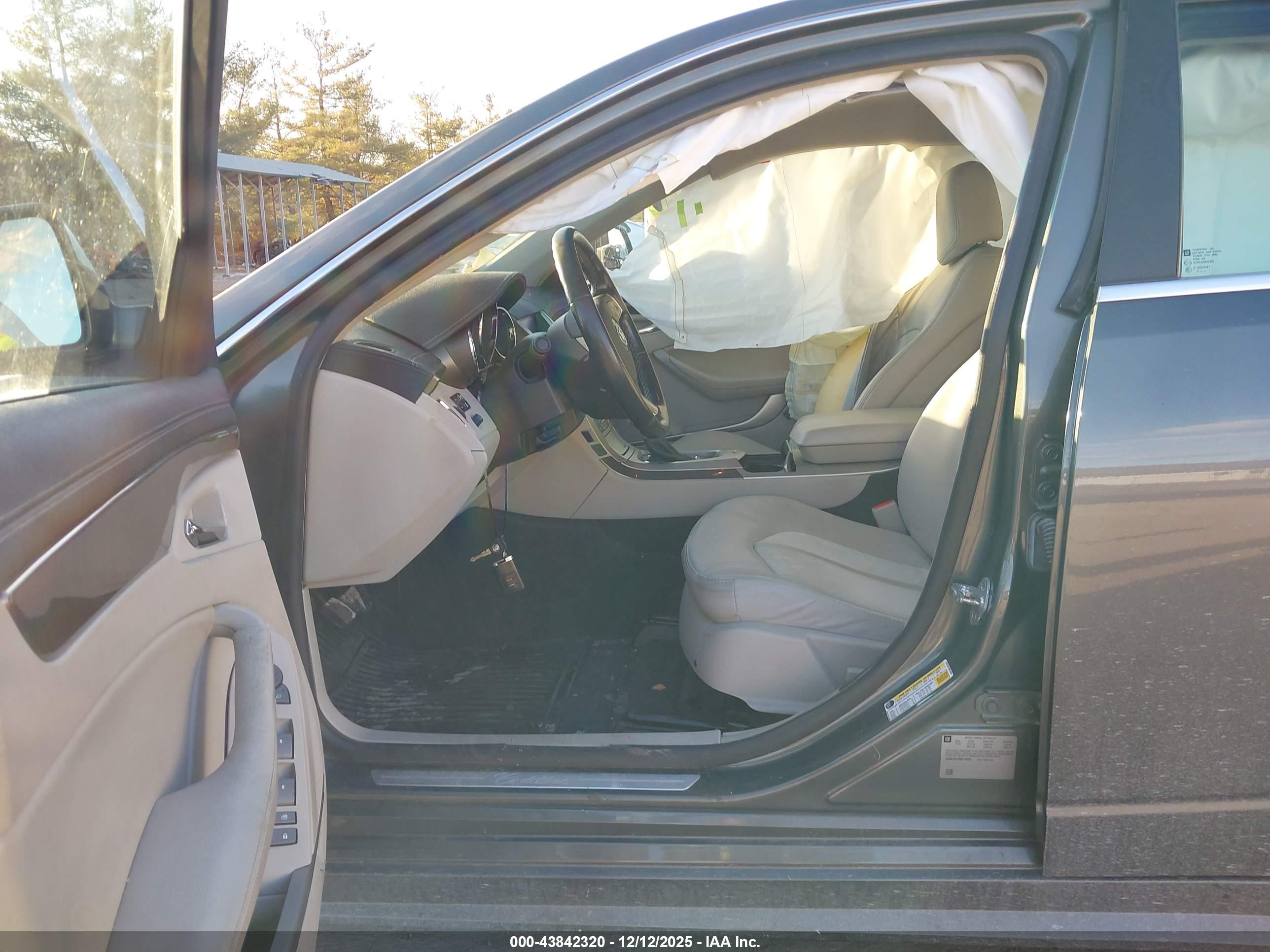 CADILLAC CTS image 5