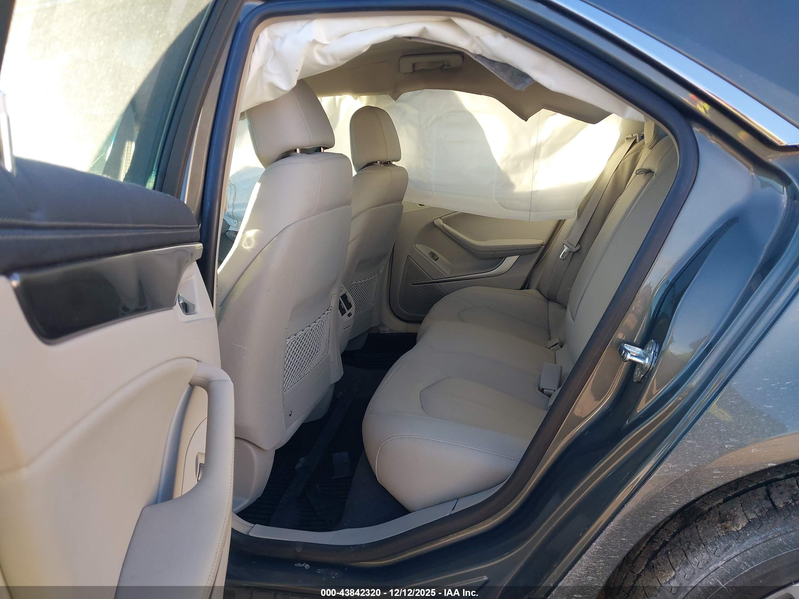 CADILLAC CTS image 8