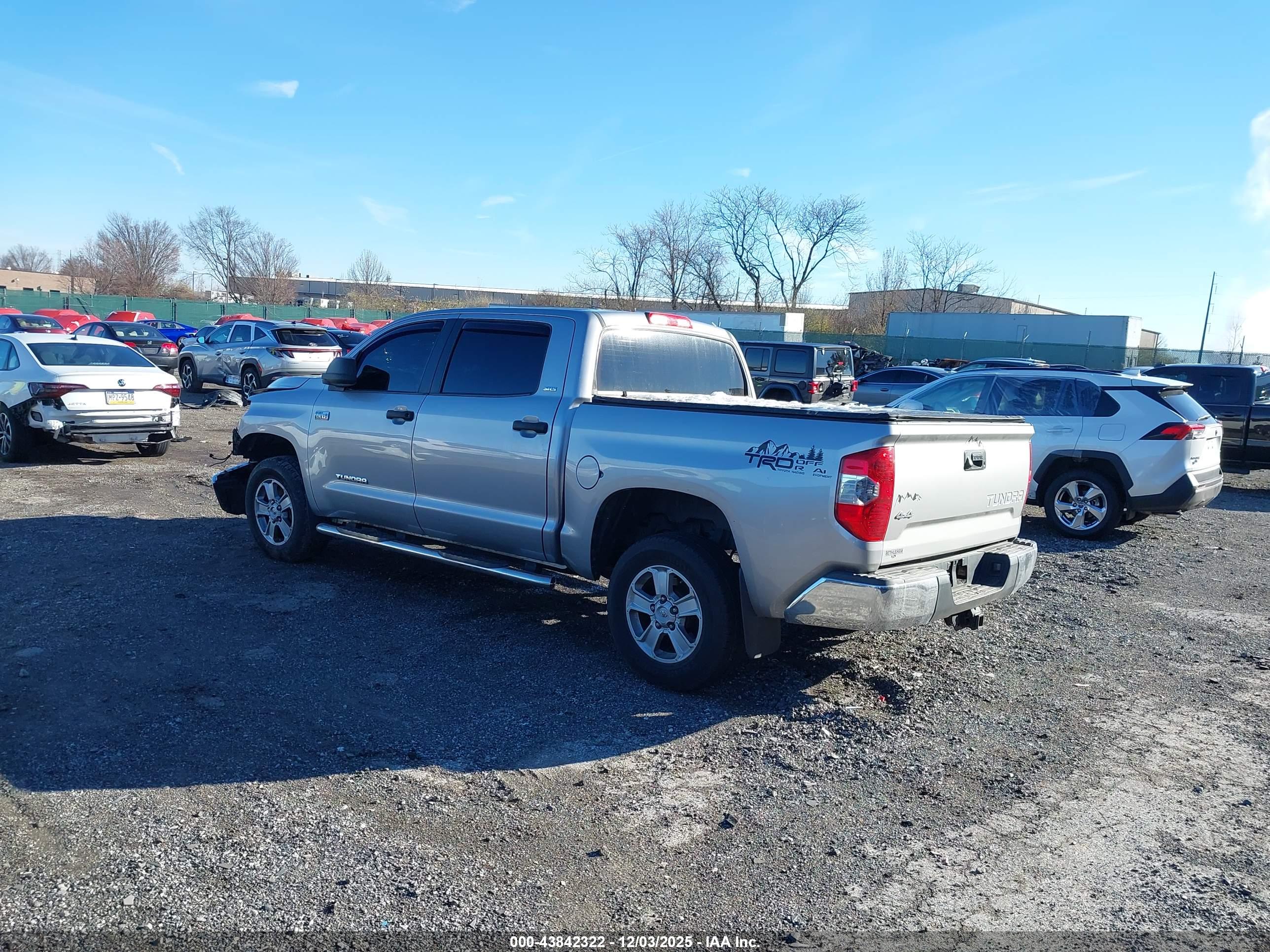 TOYOTA TUNDRA image 3